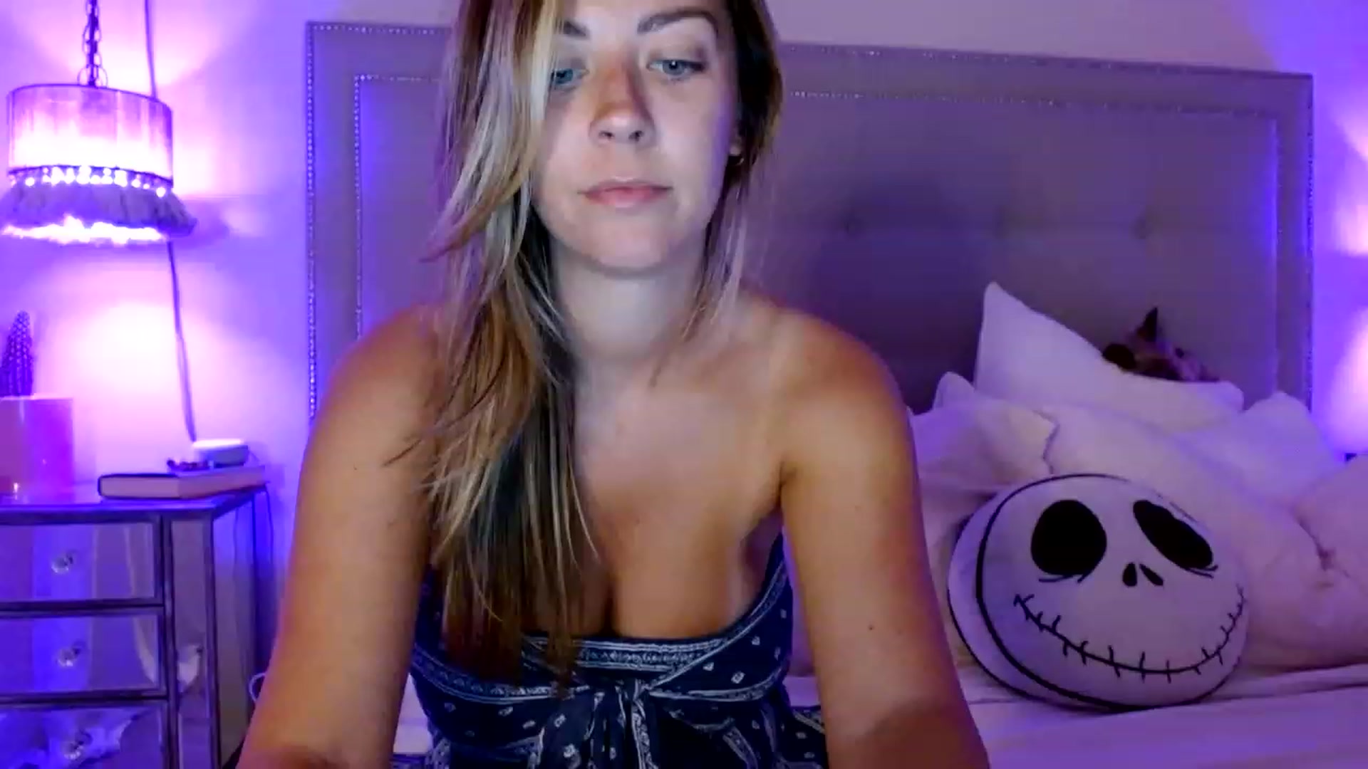 Gallery image thumbnail from DaniSendNudes's myfreecams stream on, 03/15/2023, 04:32 image 7 of 20
