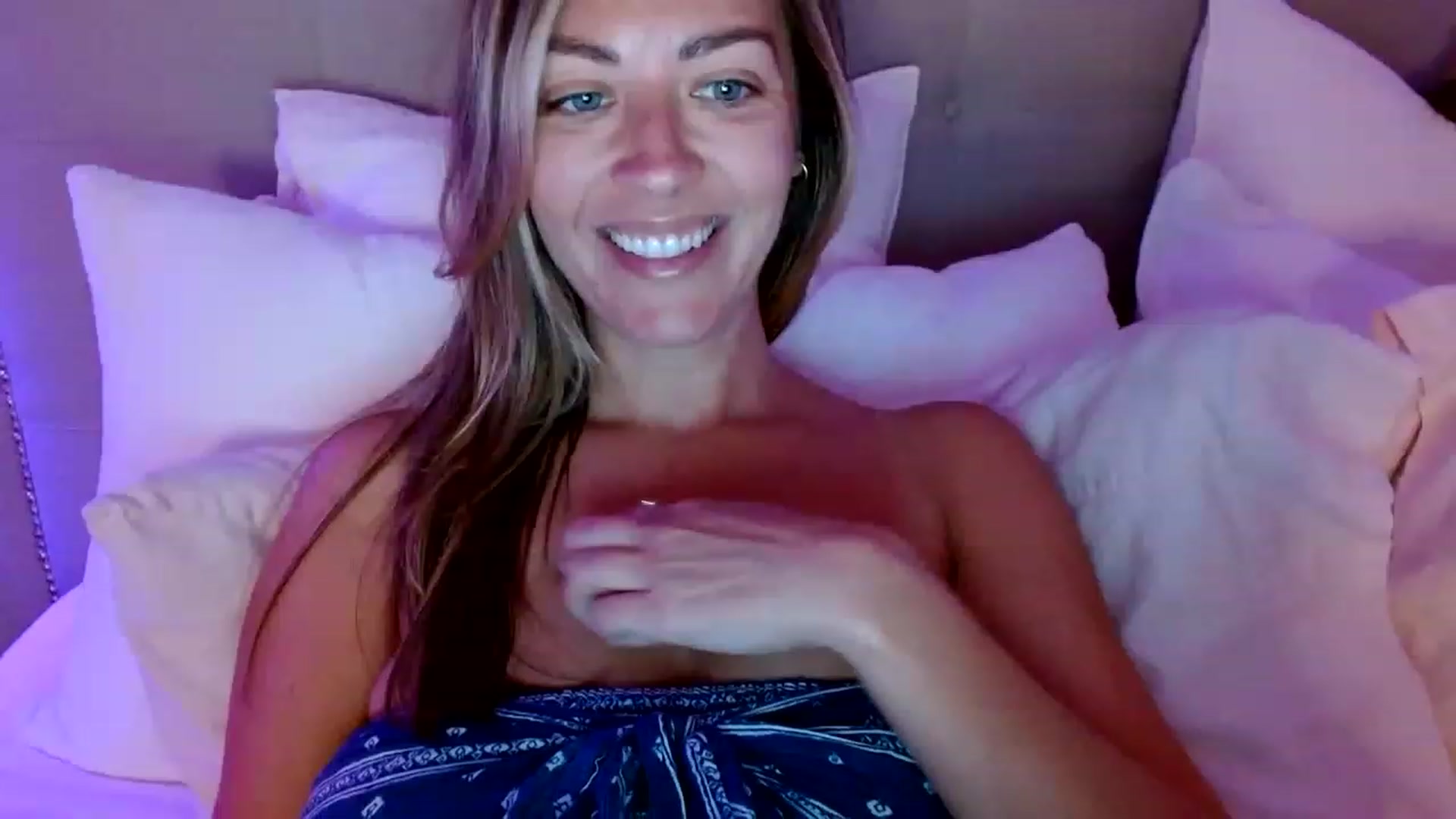 Gallery image thumbnail from DaniSendNudes's myfreecams stream on, 03/15/2023, 04:32 image 9 of 20