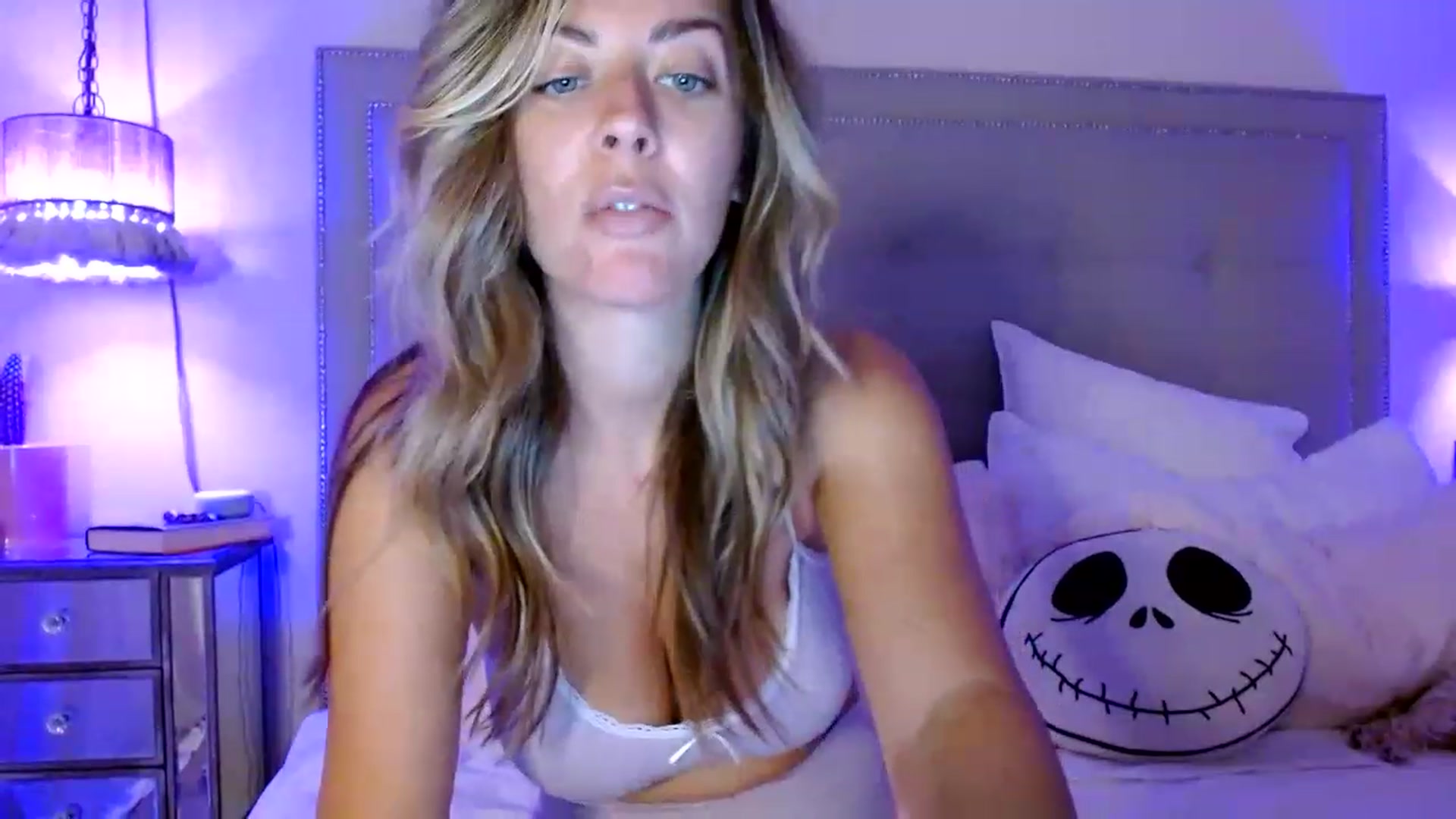 Gallery image thumbnail from DaniSendNudes's myfreecams stream on, 03/20/2023, 05:03 image 17 of 20