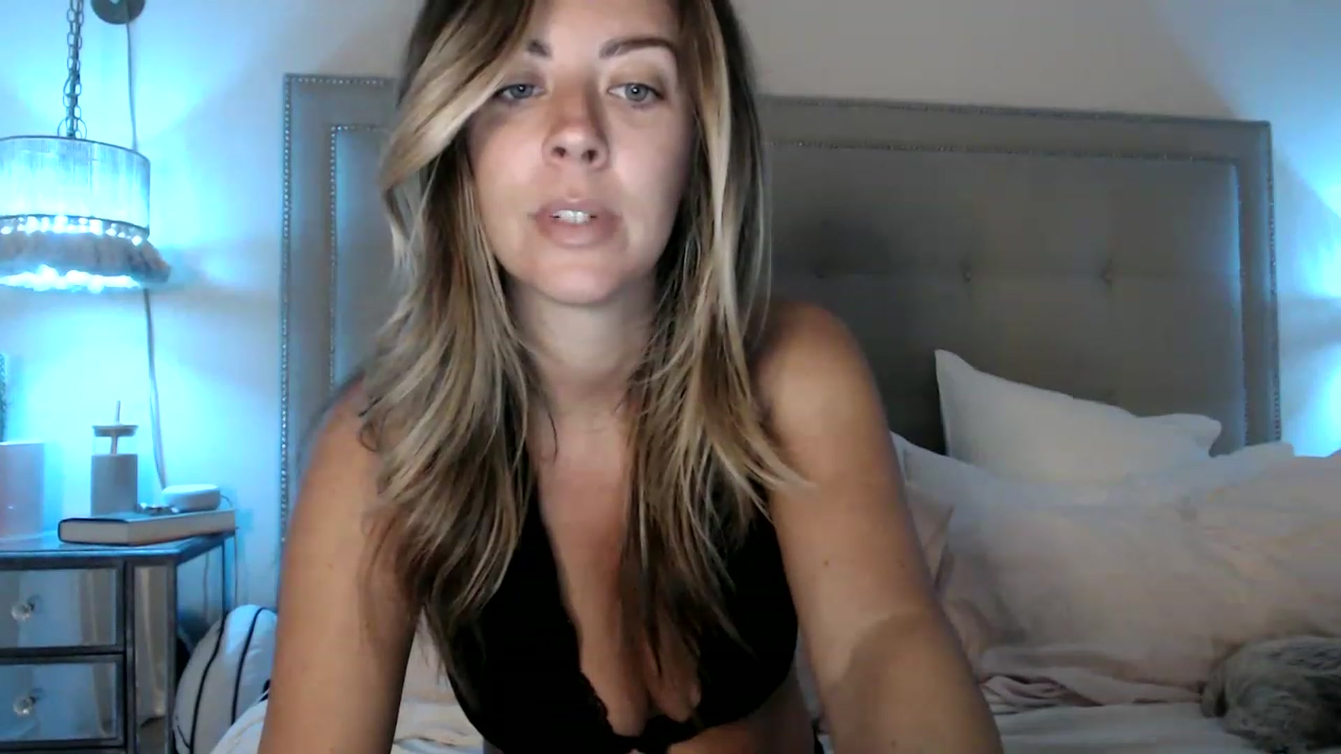 Gallery image thumbnail from DaniSendNudes's myfreecams stream on, 03/29/2023, 05:15 image 7 of 20