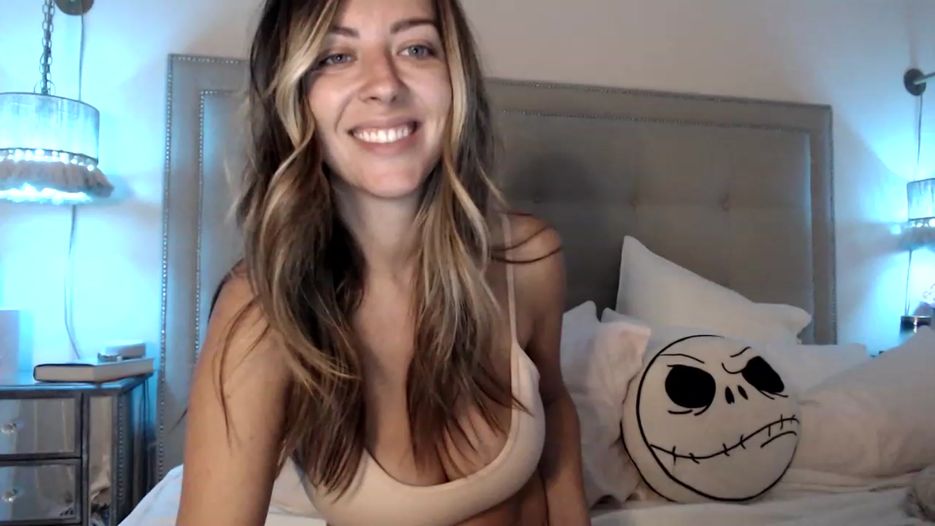 Gallery image thumbnail from DaniSendNudes's myfreecams stream on, 04/07/2023, 03:04 image 8 of 20