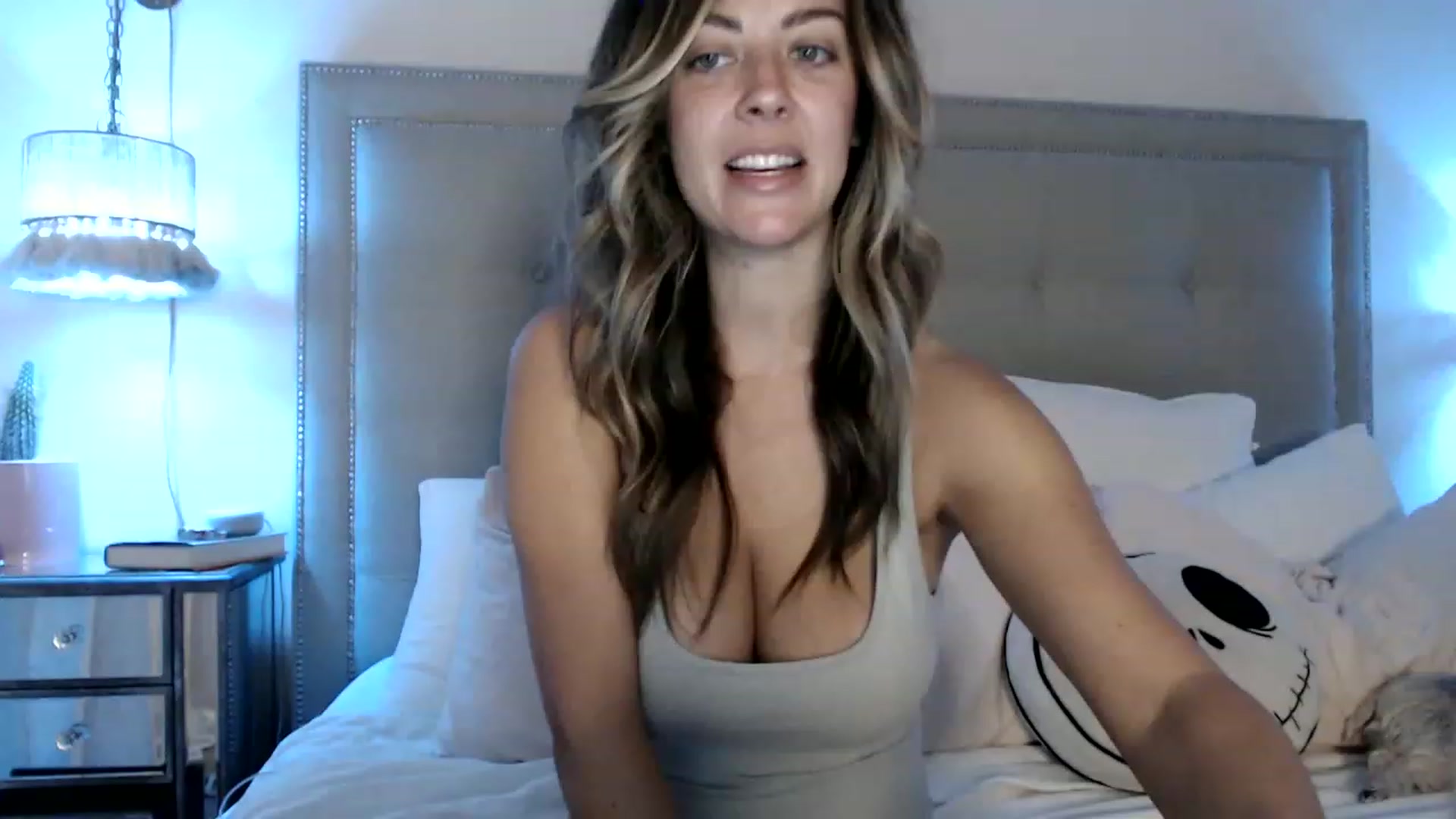 Gallery image thumbnail from DaniSendNudes's myfreecams stream on, 04/18/2023, 03:15 image 8 of 20