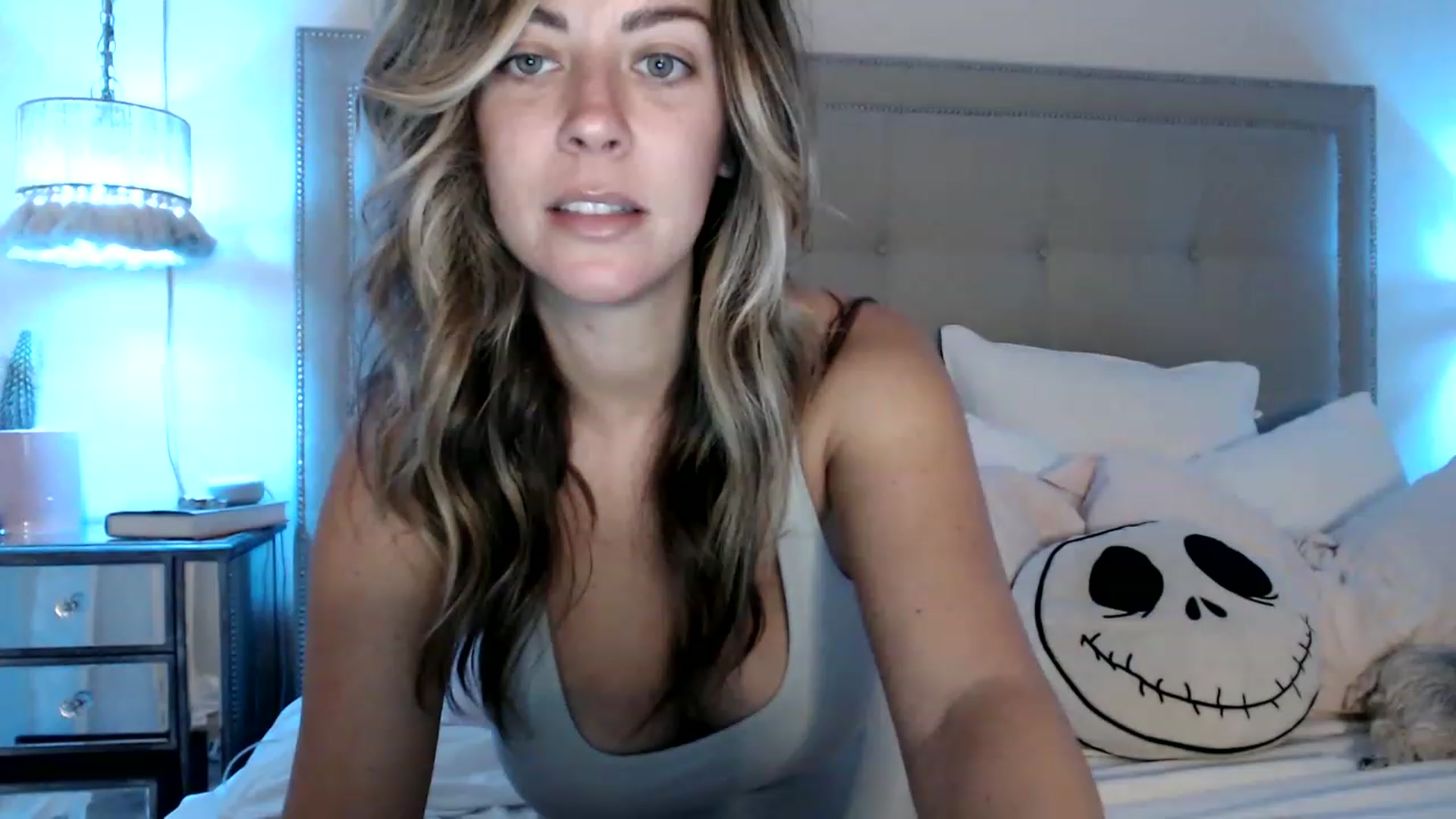 Gallery image thumbnail from DaniSendNudes's myfreecams stream on, 04/18/2023, 03:15 image 16 of 20