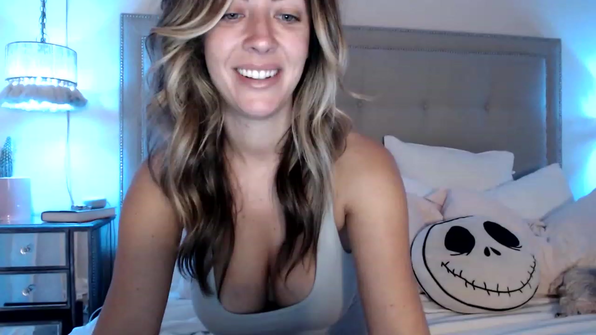 Gallery image thumbnail from DaniSendNudes's myfreecams stream on, 04/18/2023, 03:15 image 11 of 20