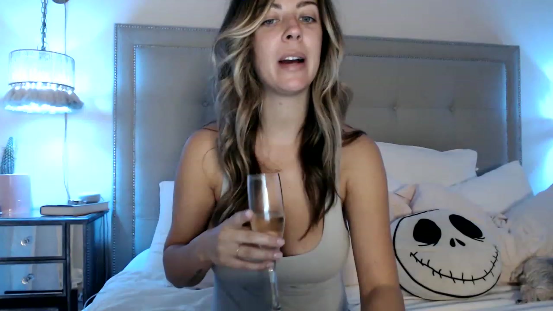 Gallery image thumbnail from DaniSendNudes's myfreecams stream on, 04/18/2023, 03:15 image 14 of 20