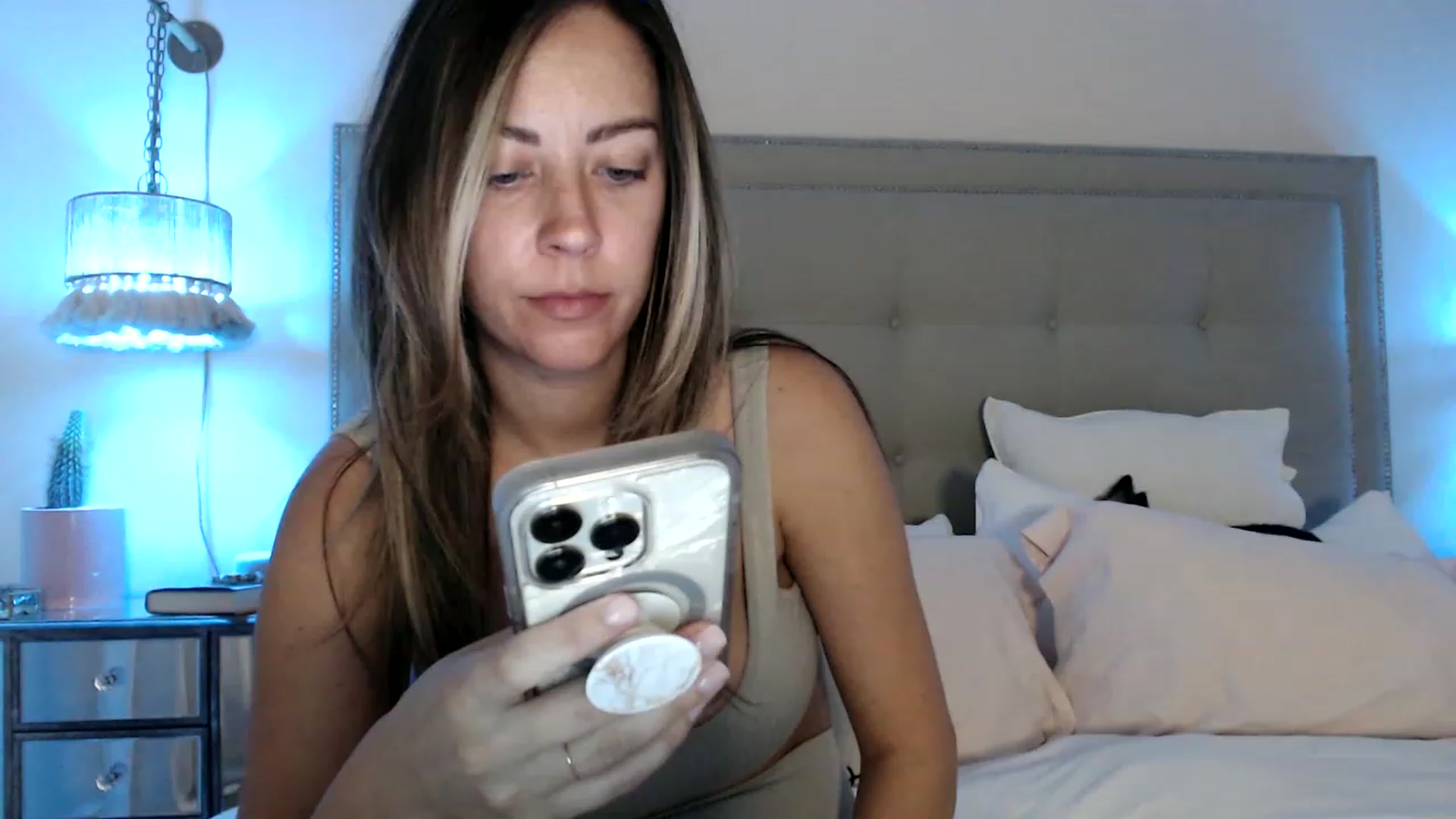 Gallery image thumbnail from DaniSendNudes's myfreecams stream on, 04/26/2023, 03:15 image 1 of 20
