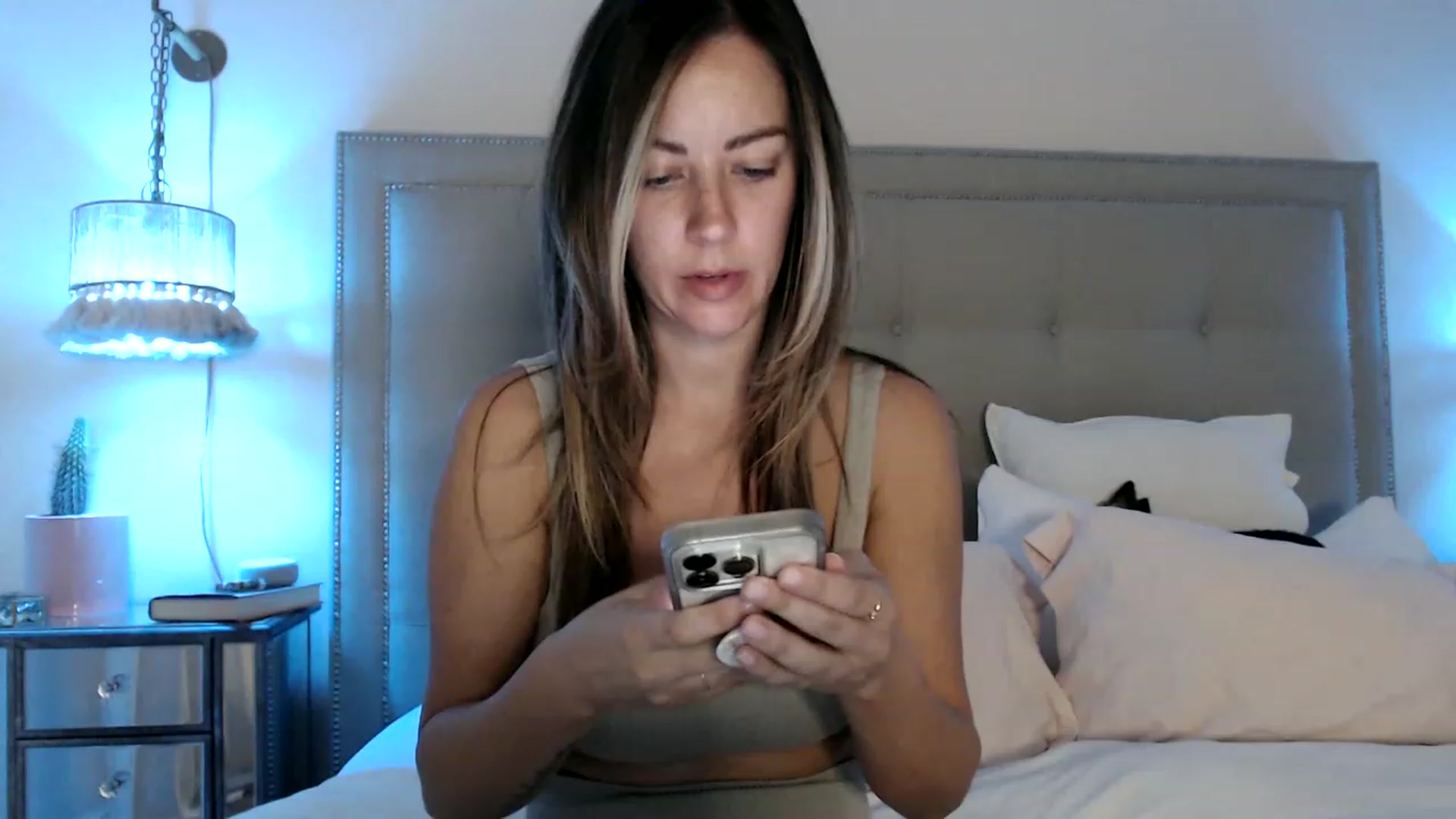 Gallery image thumbnail from DaniSendNudes's myfreecams stream on, 04/26/2023, 03:15 image 2 of 20