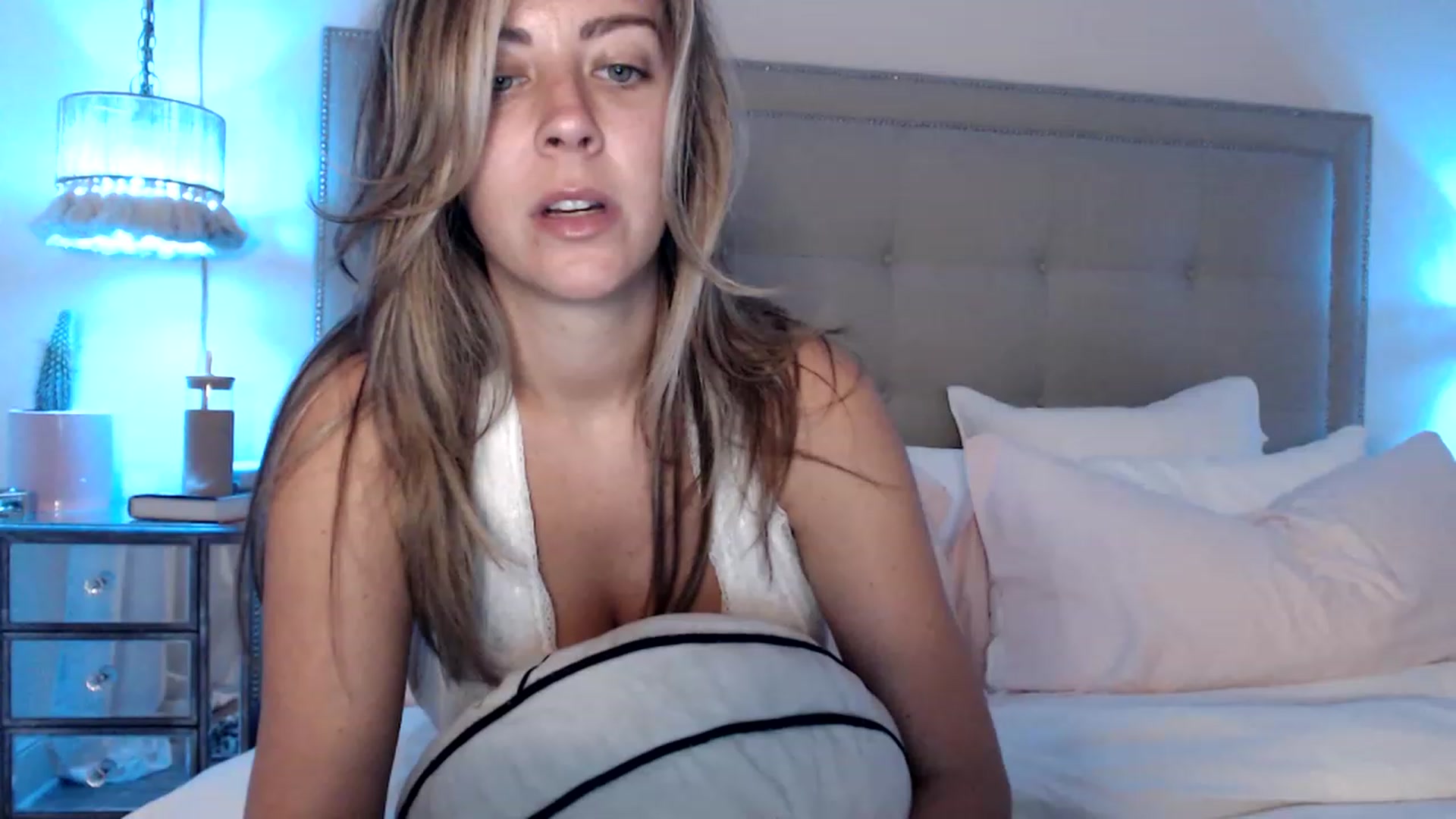 Gallery image thumbnail from DaniSendNudes's myfreecams stream on, 05/10/2023, 03:10 image 1 of 20