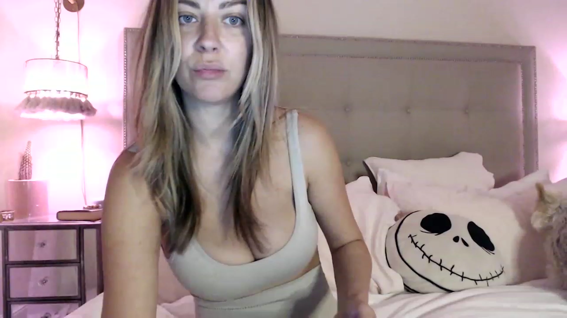 Gallery image thumbnail from DaniSendNudes's myfreecams stream on, 05/22/2023, 01:43 image 6 of 20