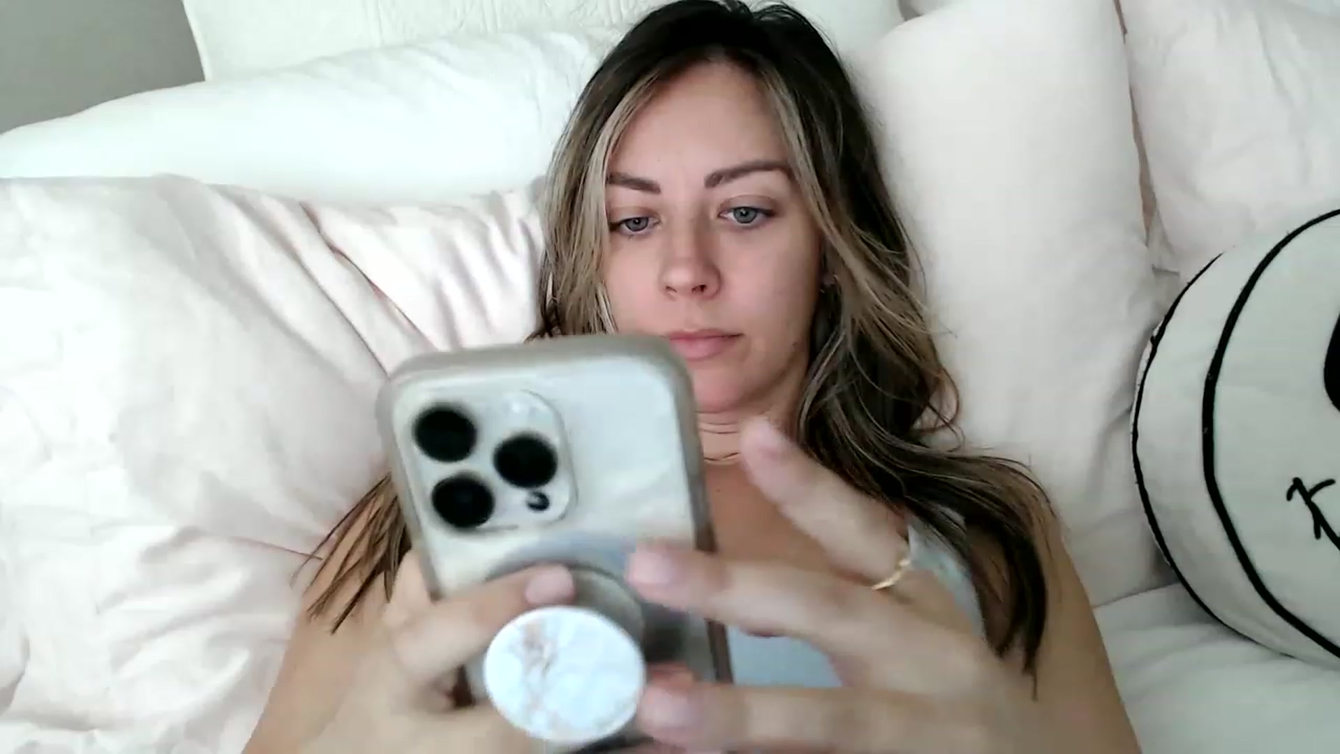 Gallery image thumbnail from DaniSendNudes's myfreecams stream on, 05/31/2023, 18:38 image 5 of 20
