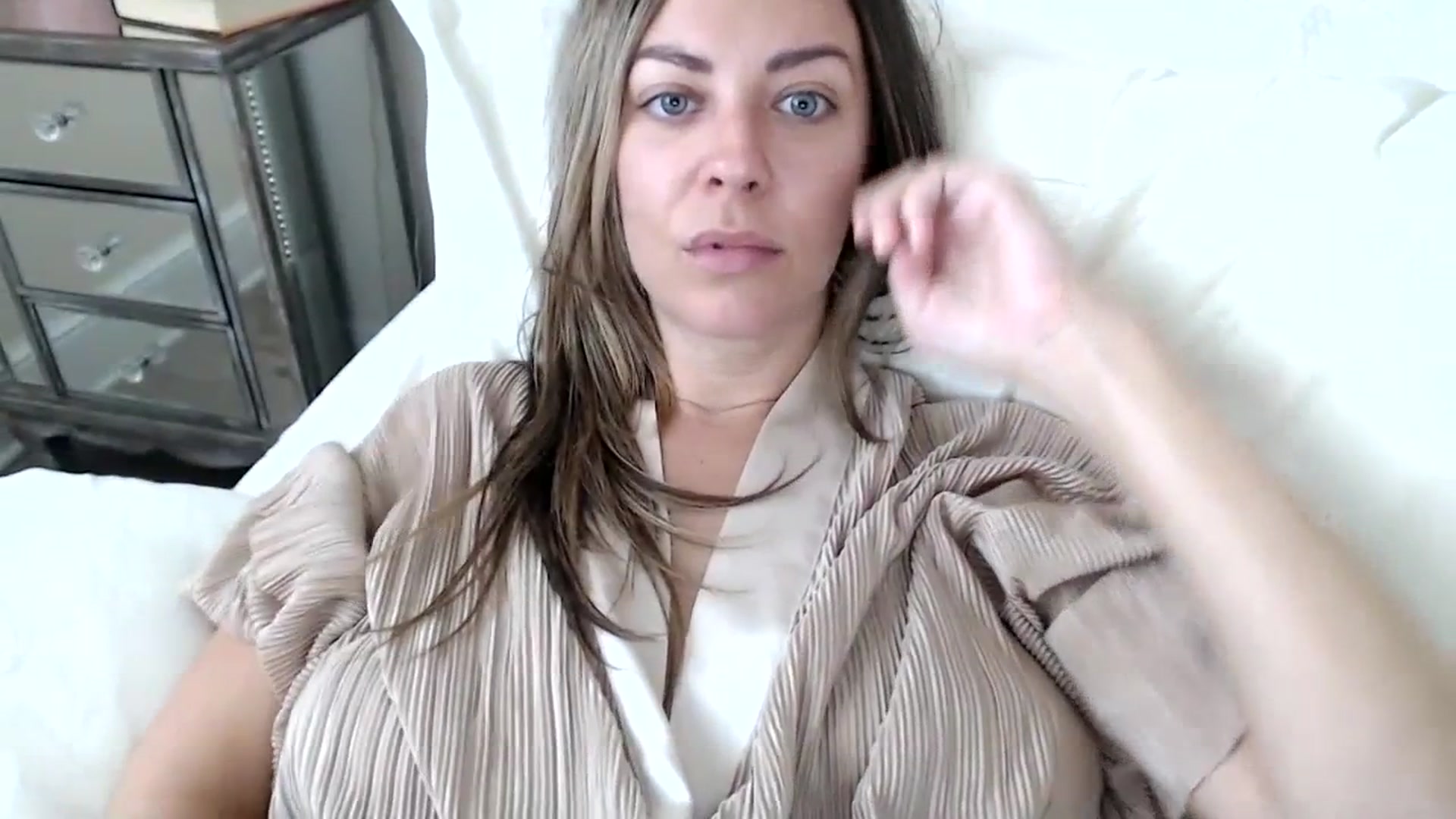Gallery image thumbnail from DaniSendNudes's myfreecams stream on, 07/19/2023, 21:23 image 14 of 20