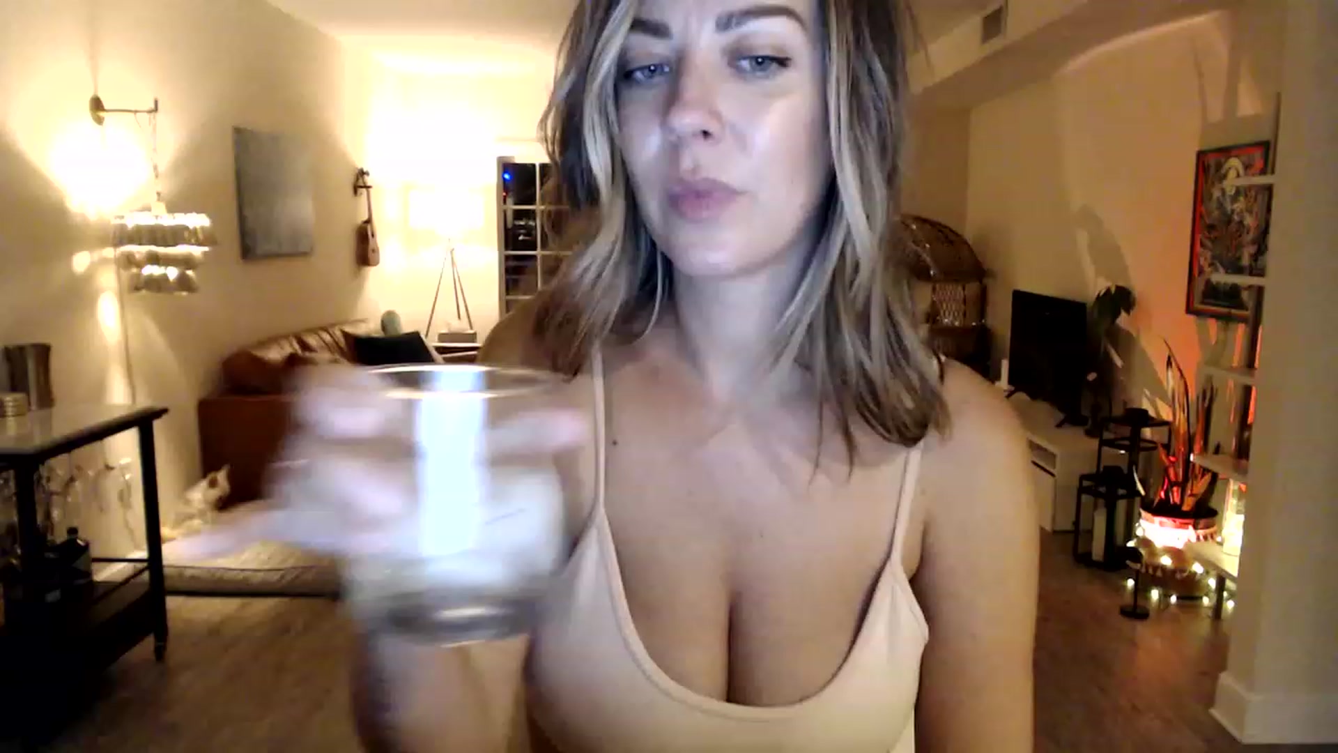 Gallery image thumbnail from DaniSendNudes's myfreecams stream on, 08/24/2023, 02:41 image 16 of 20