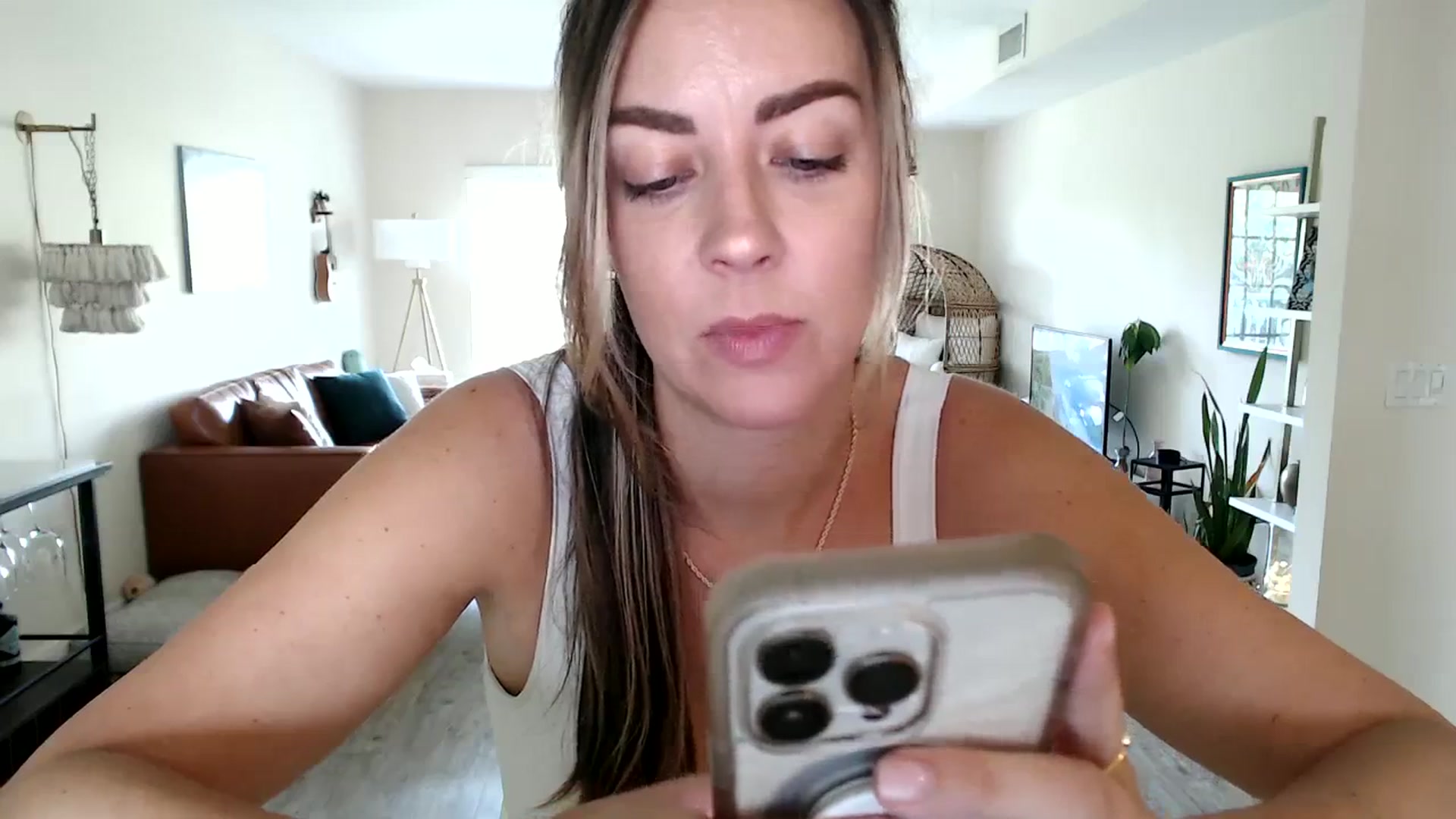 Gallery image thumbnail from DaniSendNudes's myfreecams stream on, 08/30/2023, 19:32 image 16 of 20
