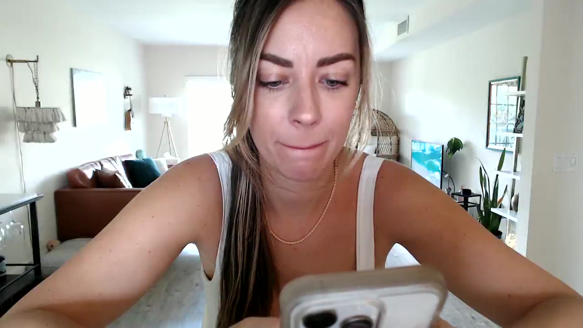 Gallery image thumbnail from DaniSendNudes's myfreecams stream on, 08/30/2023, 19:32 image 3 of 20