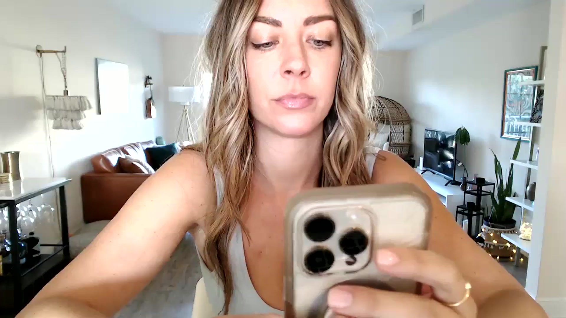 Gallery image thumbnail from DaniSendNudes's myfreecams stream on, 09/06/2023, 21:24 image 13 of 20