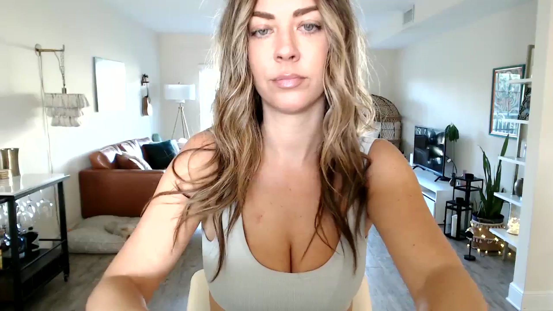Gallery image thumbnail from DaniSendNudes's myfreecams stream on, 09/06/2023, 21:24 image 16 of 20