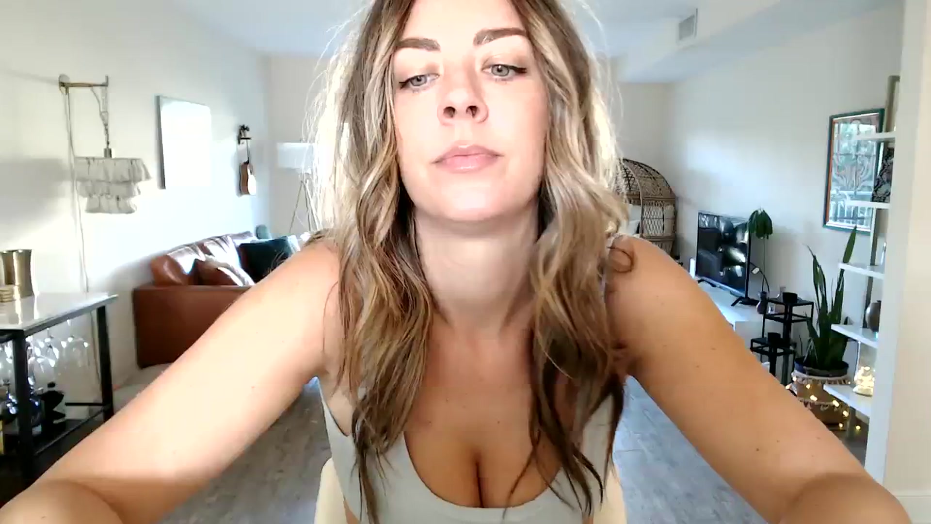 Gallery image thumbnail from DaniSendNudes's myfreecams stream on, 09/06/2023, 21:24 image 18 of 20