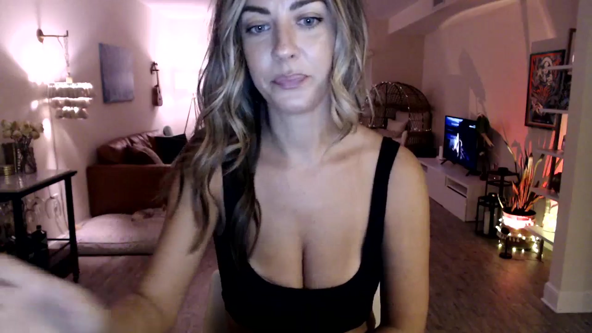 Gallery image thumbnail from DaniSendNudes's myfreecams stream on, 09/20/2023, 03:44 image 19 of 20