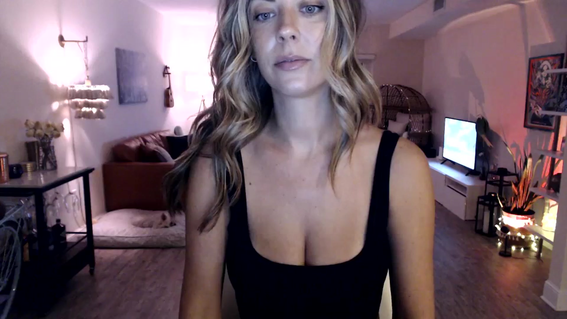 Gallery image thumbnail from DaniSendNudes's myfreecams stream on, 09/20/2023, 03:44 image 11 of 20