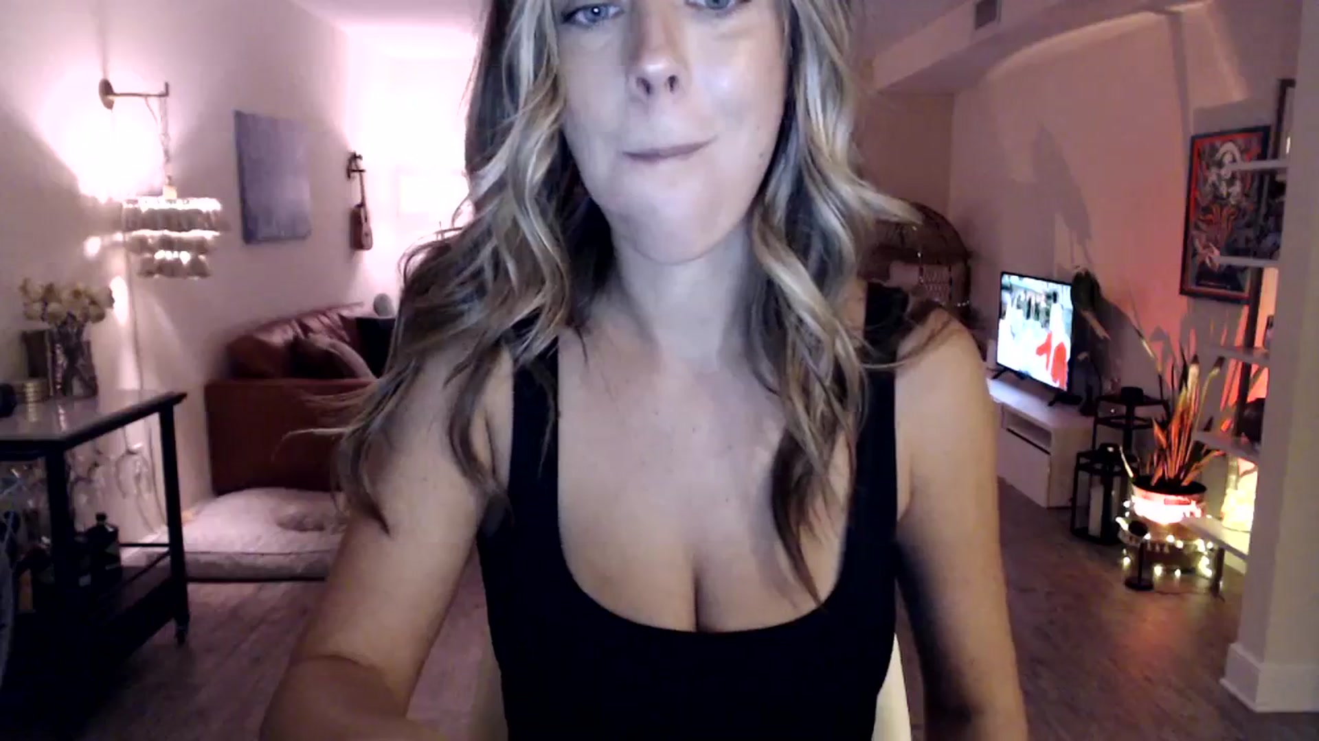 Gallery image thumbnail from DaniSendNudes's myfreecams stream on, 09/20/2023, 03:44 image 8 of 20