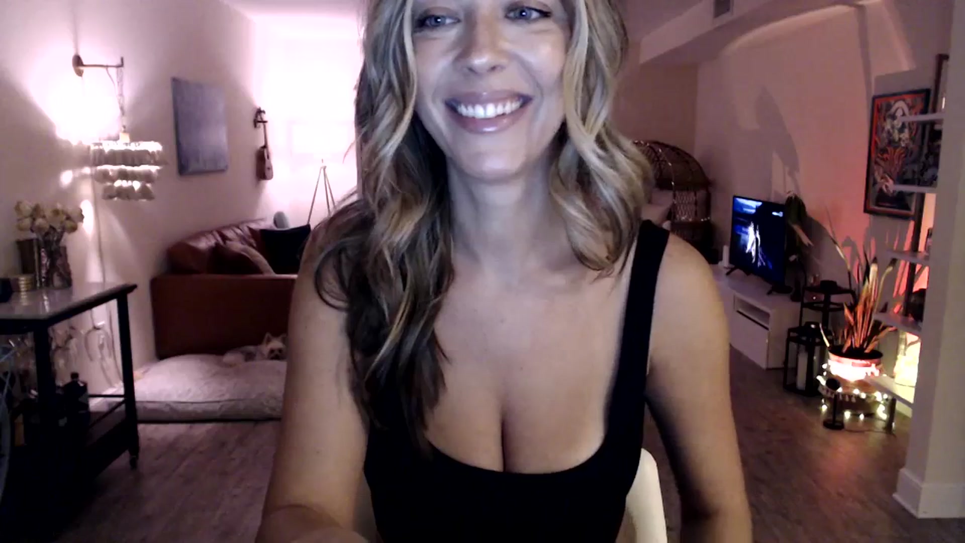 Gallery image thumbnail from DaniSendNudes's myfreecams stream on, 09/20/2023, 03:44 image 2 of 20