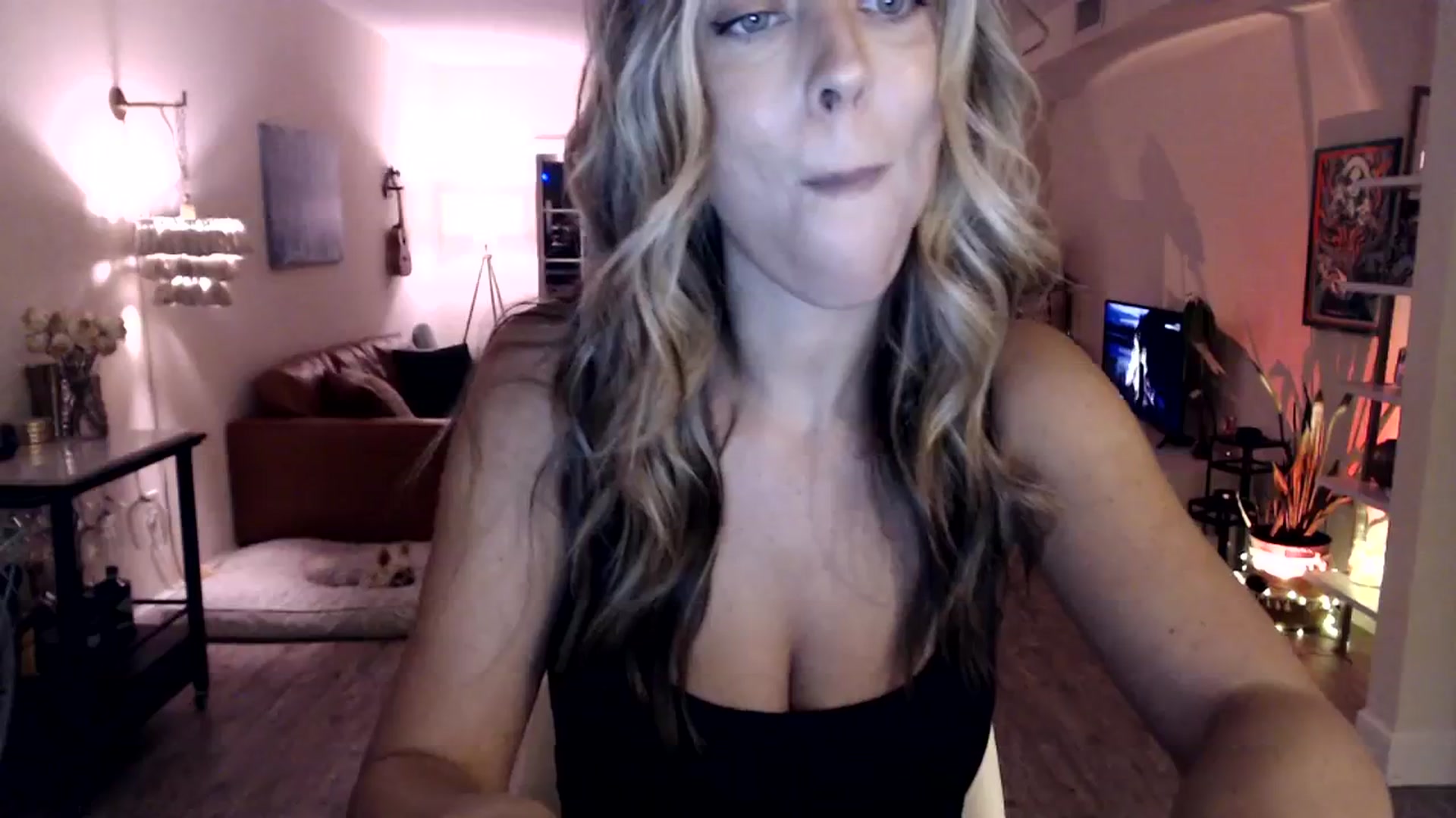 Gallery image thumbnail from DaniSendNudes's myfreecams stream on, 09/20/2023, 03:44 image 9 of 20