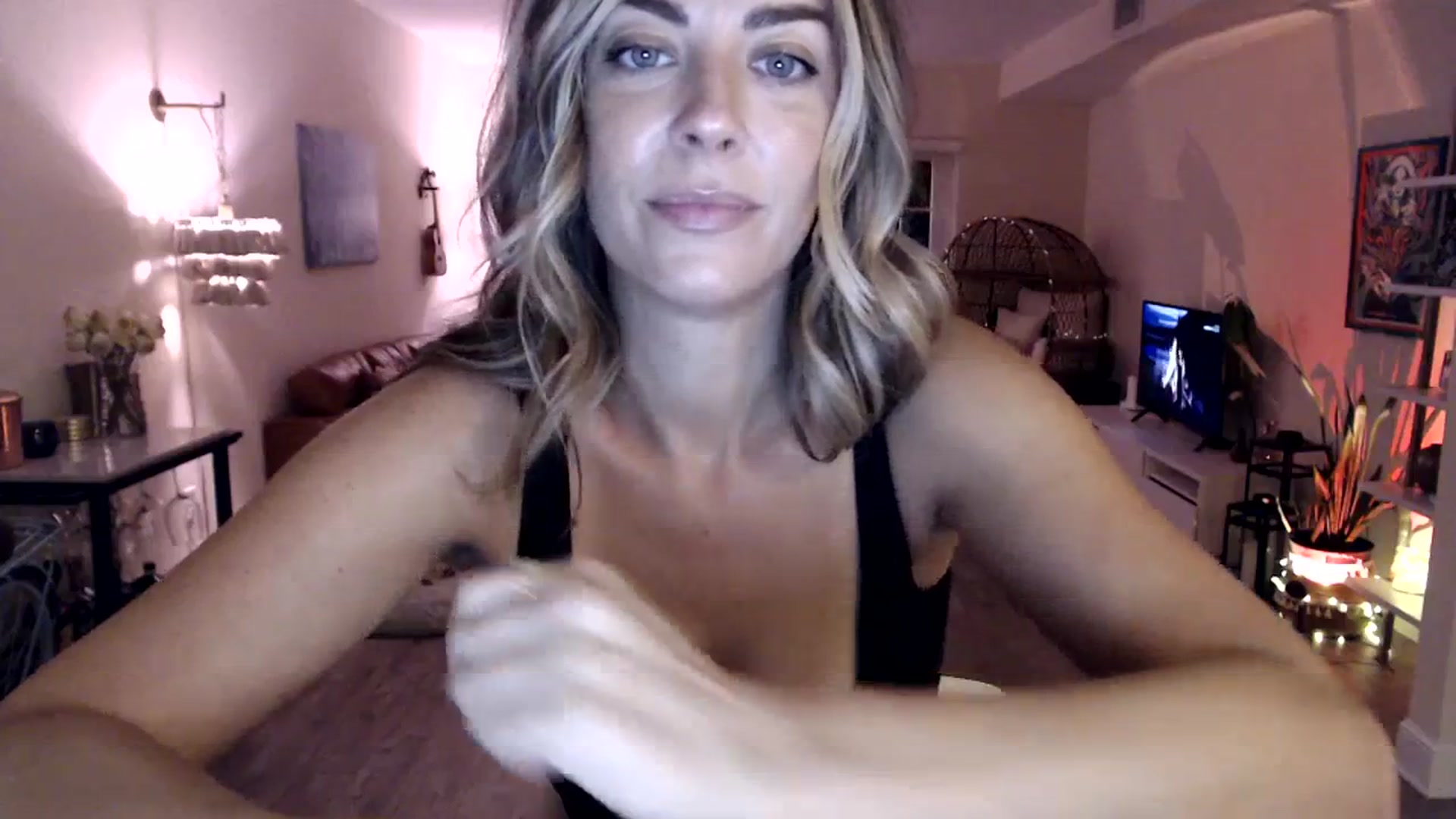 Gallery image thumbnail from DaniSendNudes's myfreecams stream on, 09/20/2023, 03:44 image 13 of 20