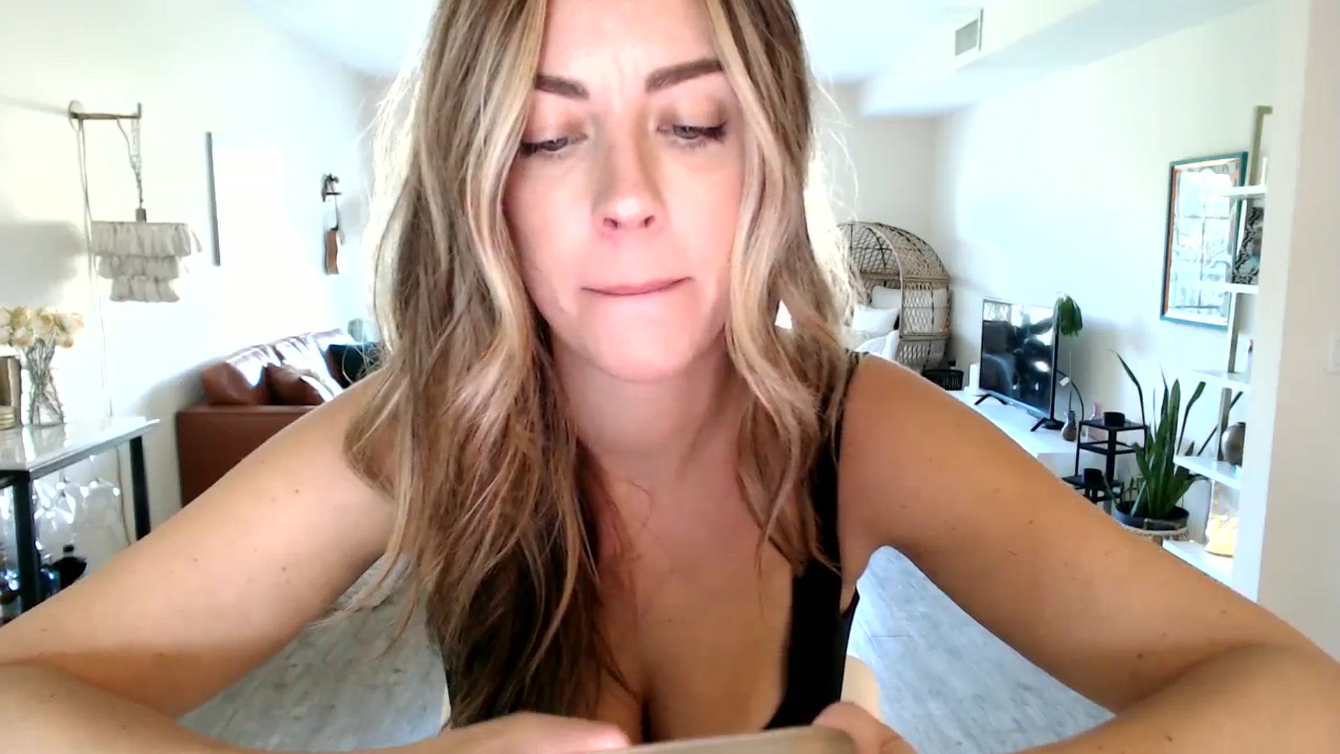 Gallery image thumbnail from DaniSendNudes's myfreecams stream on, 09/20/2023, 19:43 image 4 of 20
