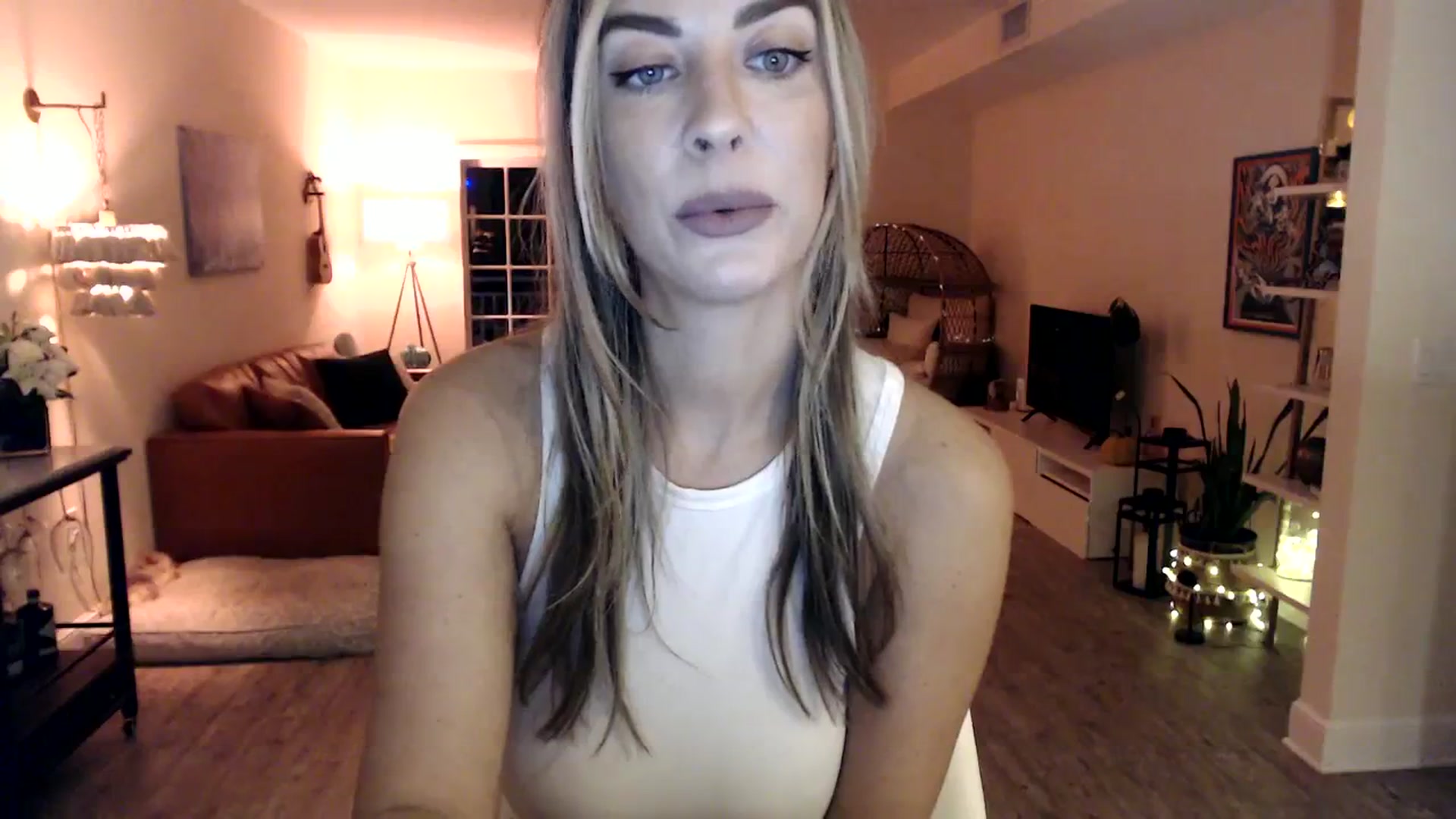 Gallery image thumbnail from DaniSendNudes's myfreecams stream on, 09/29/2023, 01:53 image 14 of 20