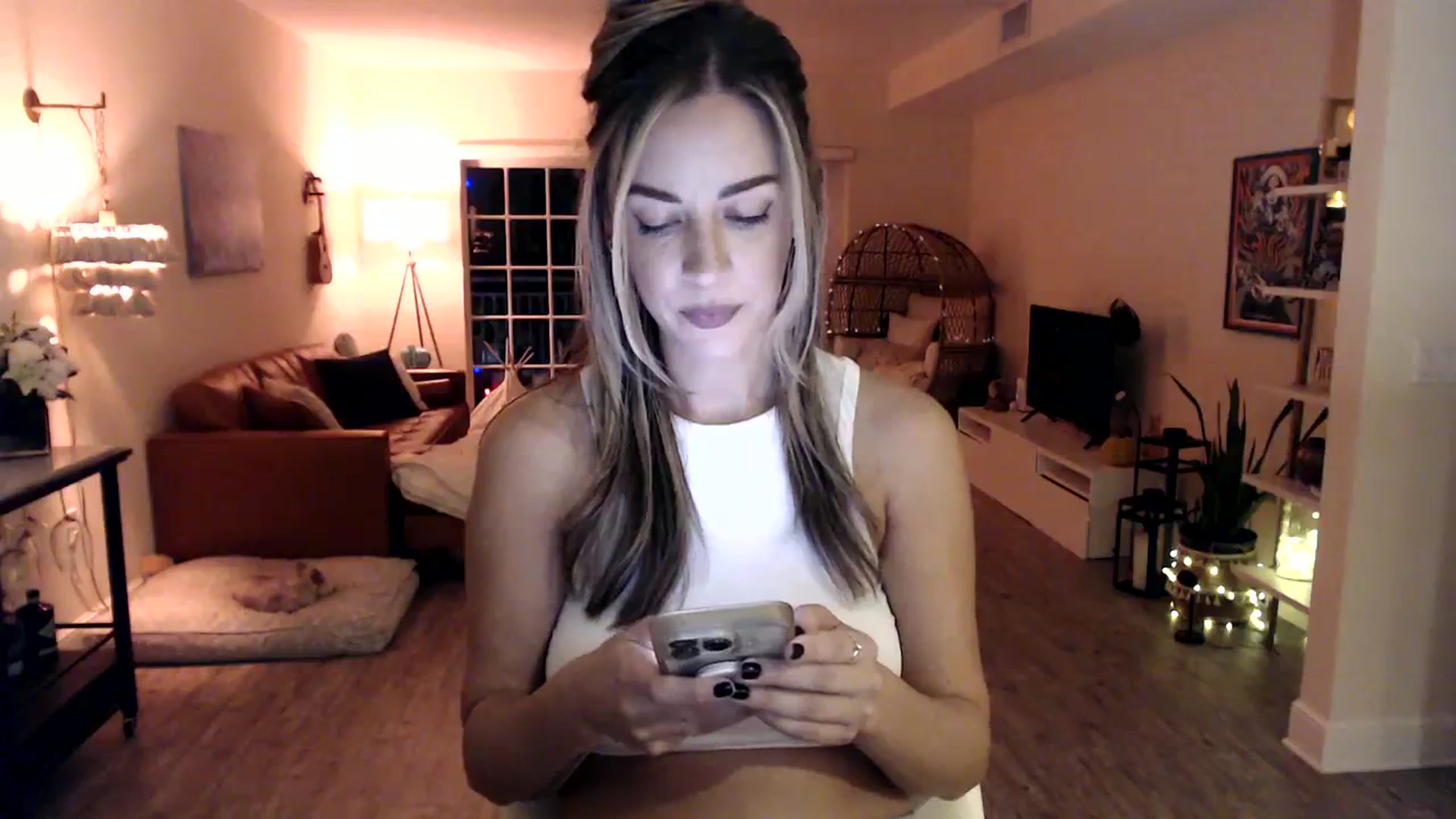 Gallery image thumbnail from DaniSendNudes's myfreecams stream on, 09/29/2023, 01:53 image 11 of 20
