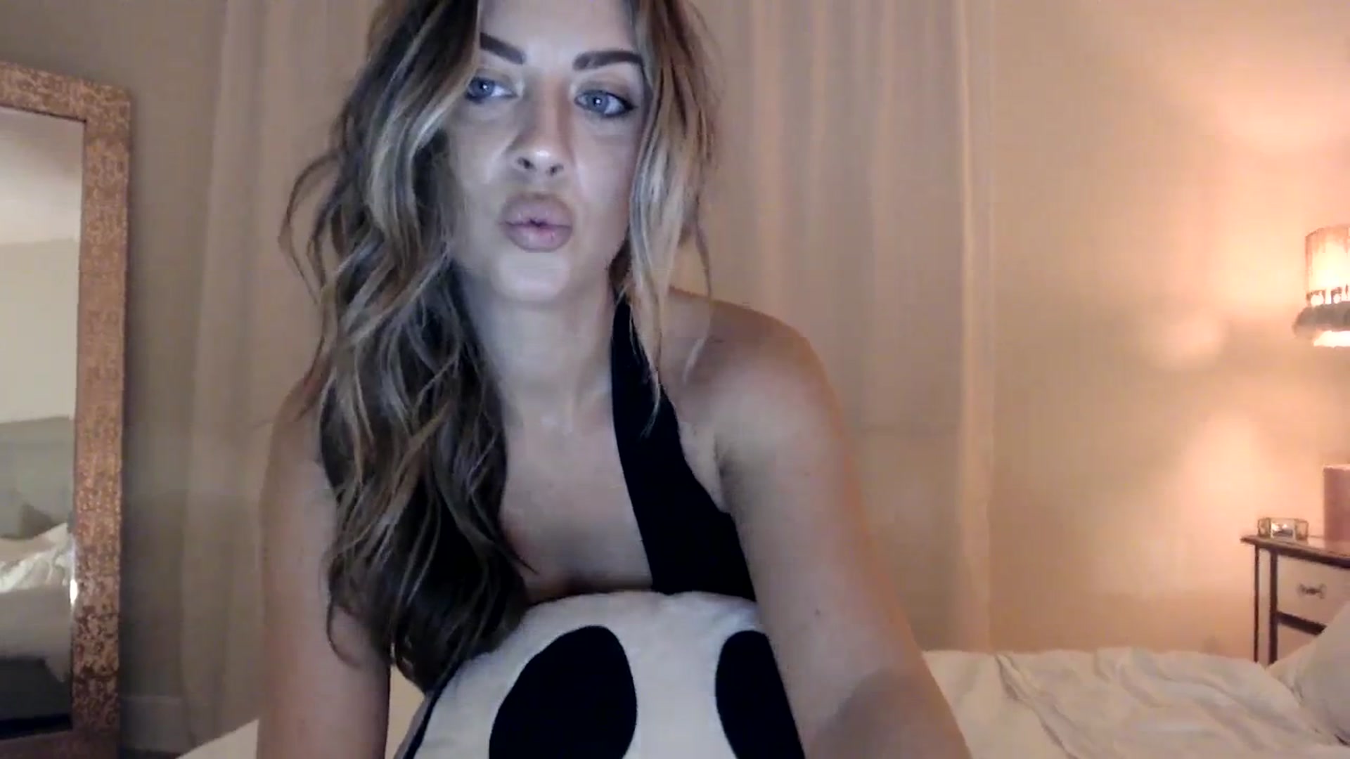 Gallery image thumbnail from DaniSendNudes's myfreecams stream on, 11/11/2023, 05:23 image 2 of 20