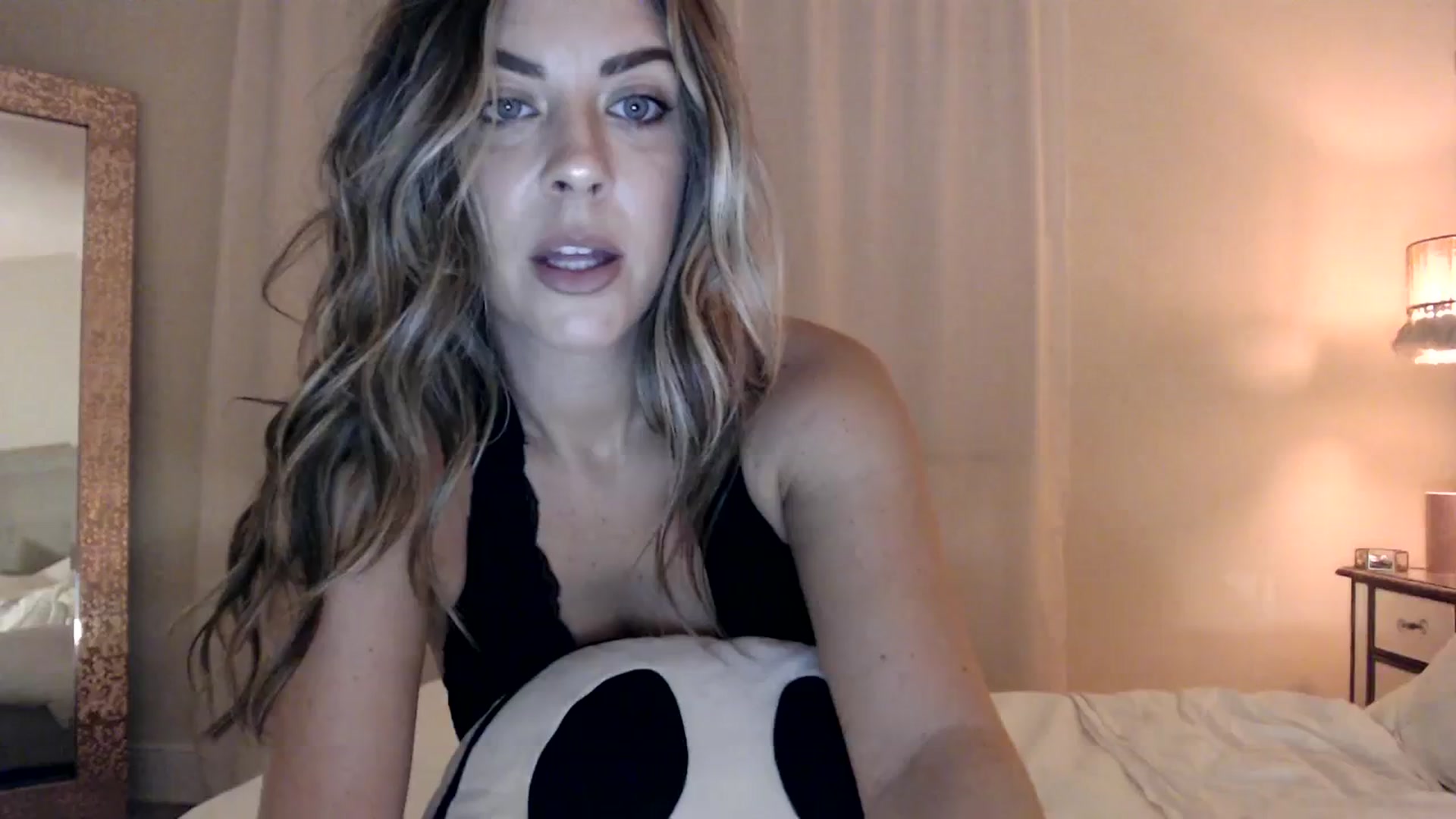 Gallery image thumbnail from DaniSendNudes's myfreecams stream on, 11/11/2023, 05:23 image 1 of 20