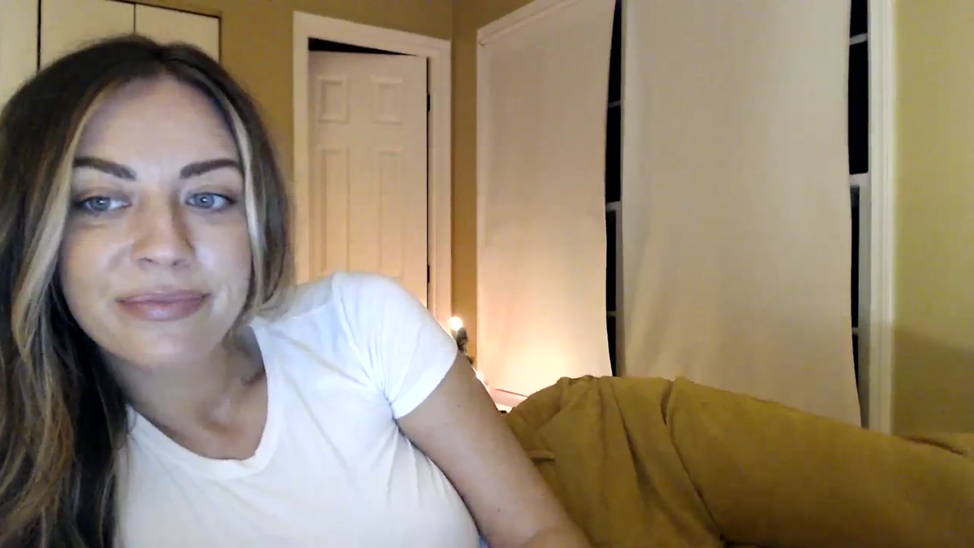 Gallery image thumbnail from DaniSendNudes's myfreecams stream on, 11/24/2023, 04:20 image 16 of 20
