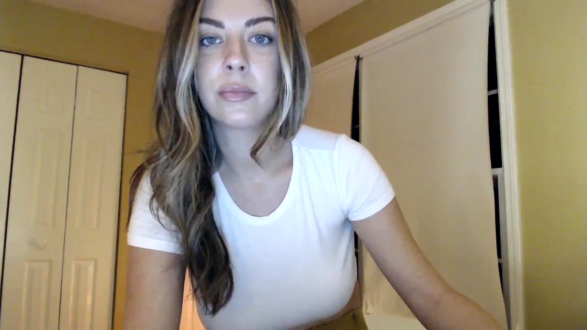 Gallery image thumbnail from DaniSendNudes's myfreecams stream on, 11/24/2023, 04:20 image 13 of 20