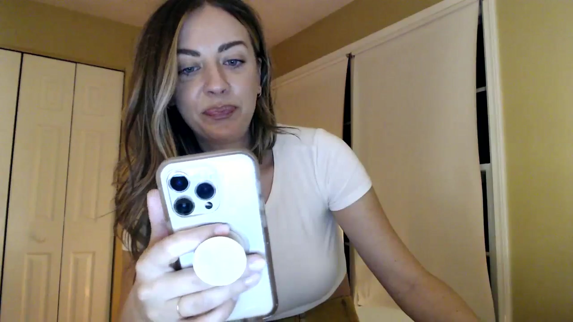 Gallery image thumbnail from DaniSendNudes's myfreecams stream on, 11/24/2023, 04:20 image 12 of 20