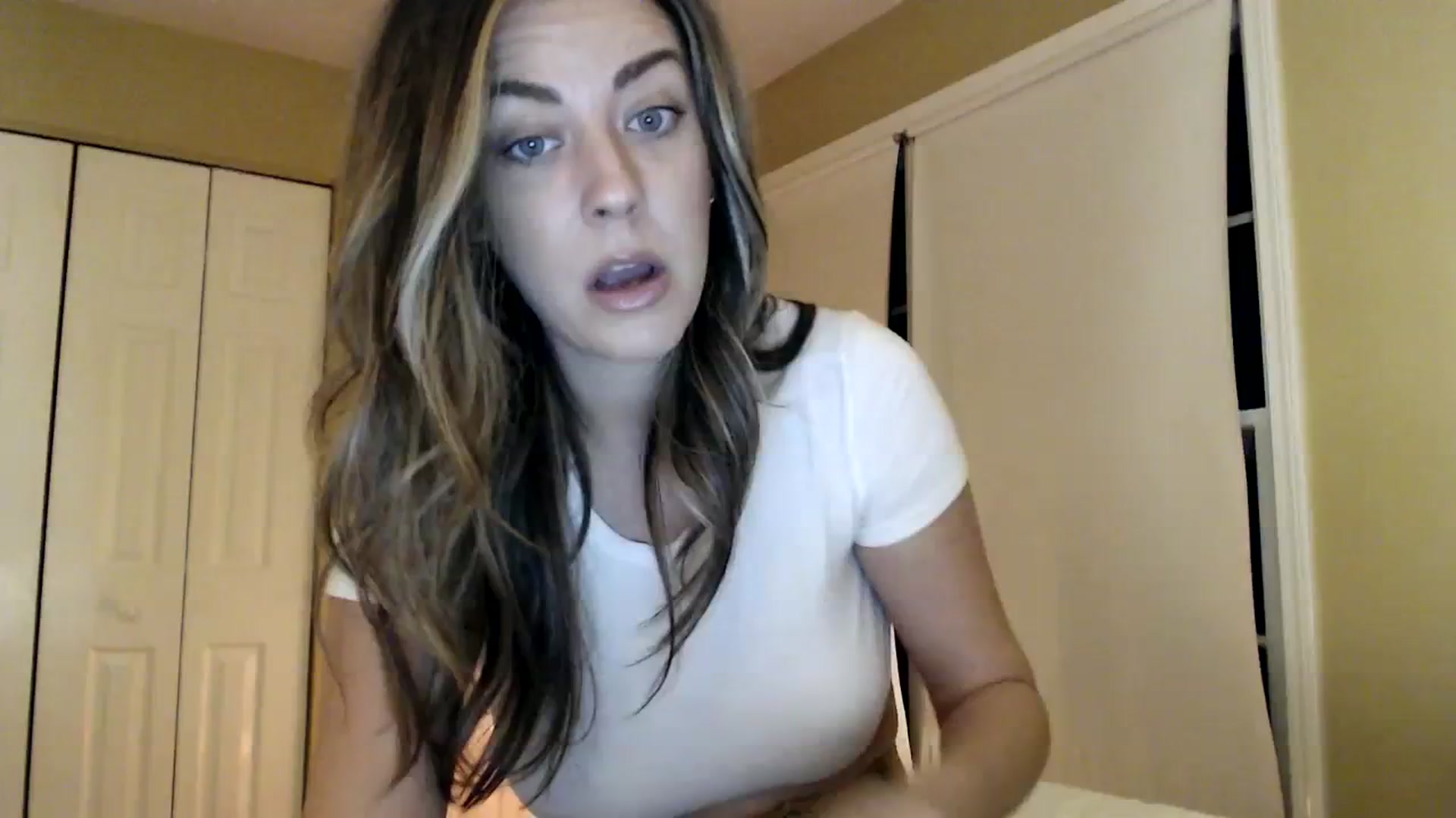 Gallery image thumbnail from DaniSendNudes's myfreecams stream on, 11/24/2023, 04:20 image 10 of 20
