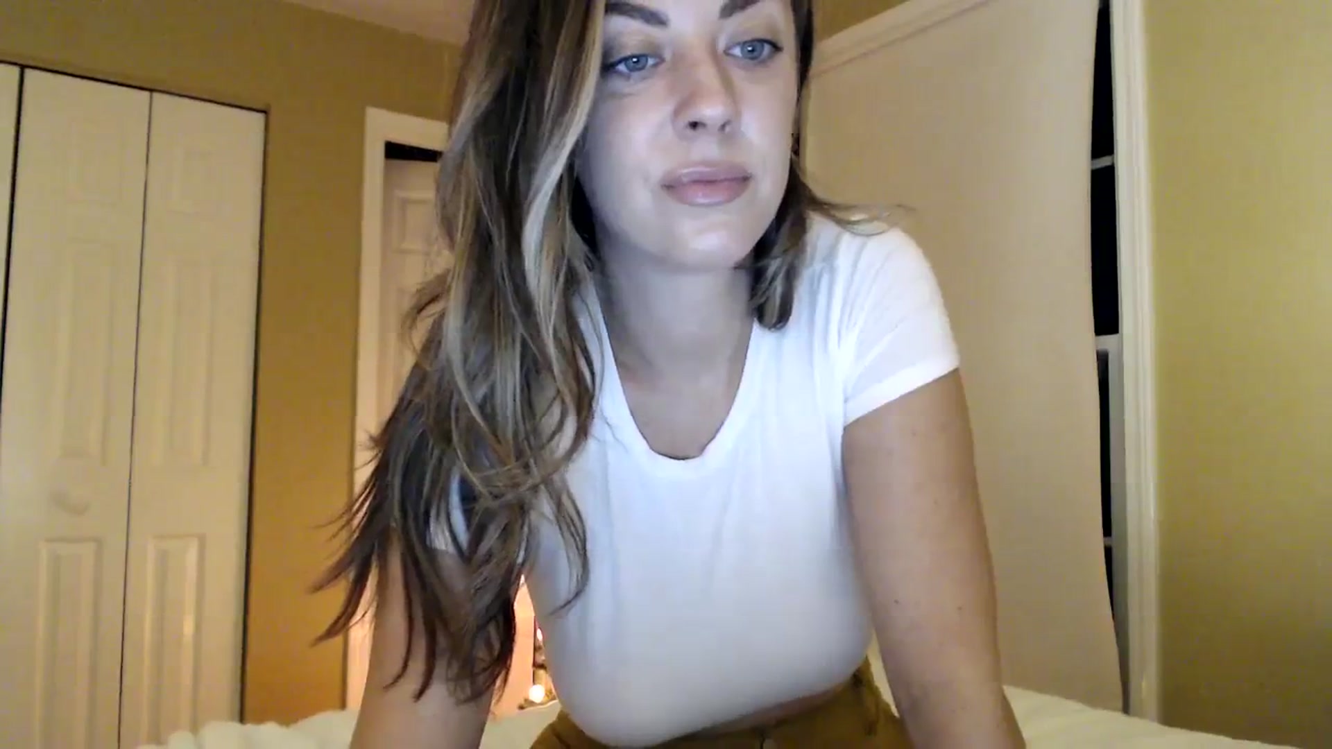 Gallery image thumbnail from DaniSendNudes's myfreecams stream on, 11/24/2023, 04:20 image 8 of 20