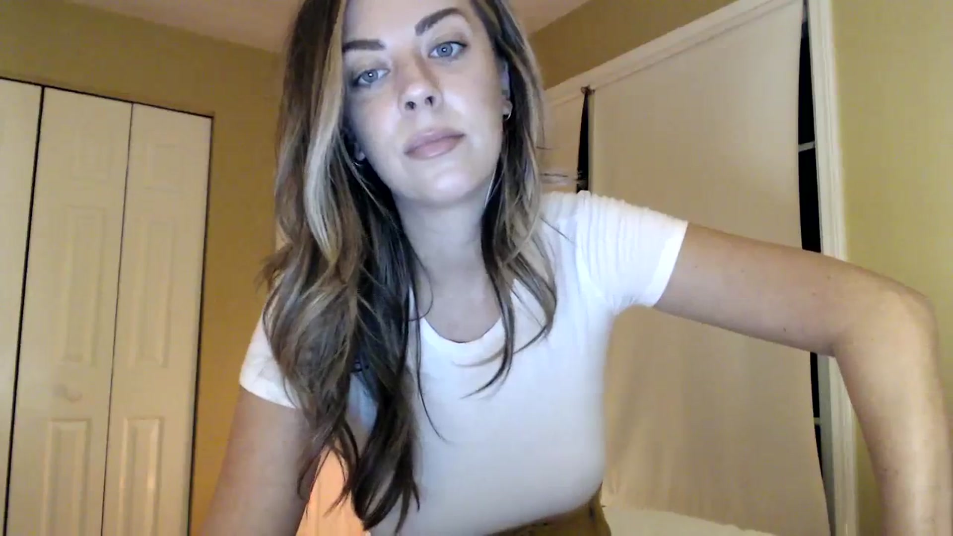 Gallery image thumbnail from DaniSendNudes's myfreecams stream on, 11/24/2023, 04:20 image 15 of 20