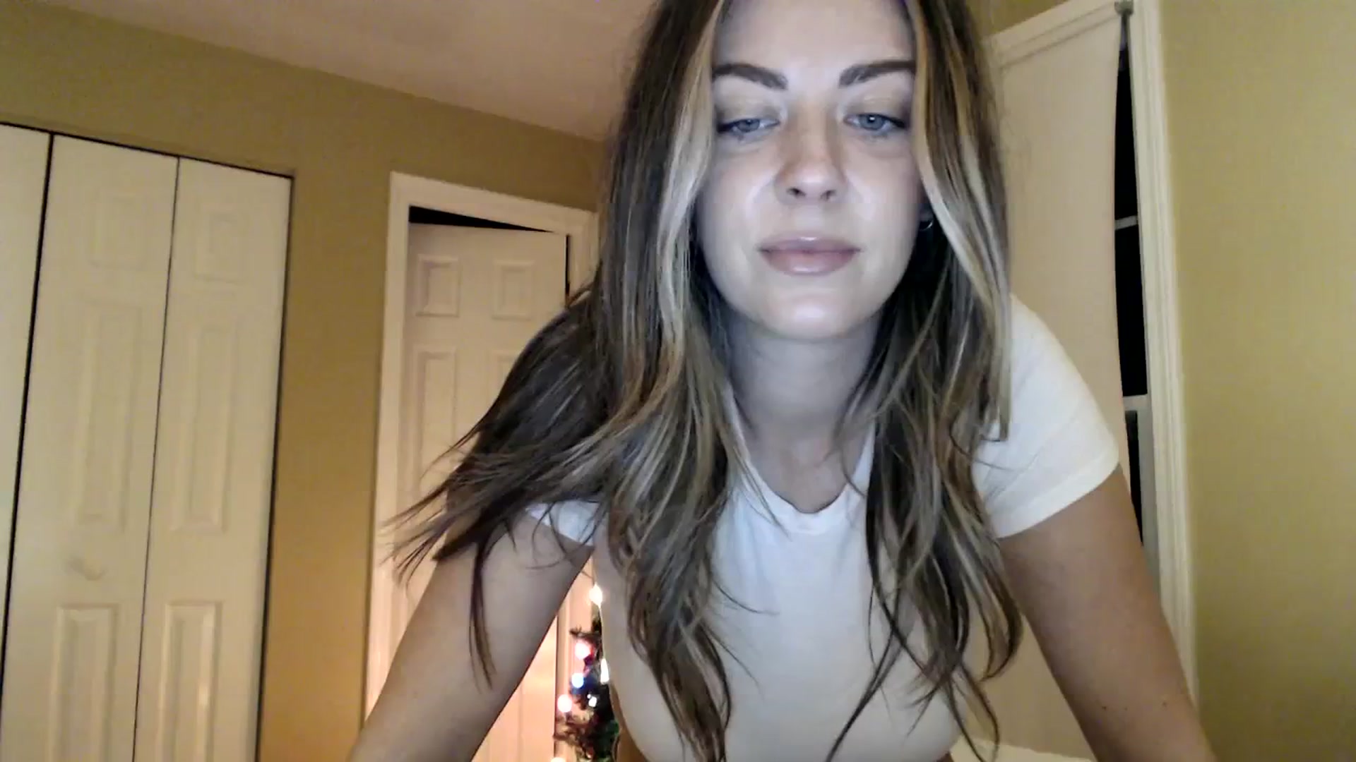 Gallery image thumbnail from DaniSendNudes's myfreecams stream on, 11/24/2023, 04:20 image 4 of 20