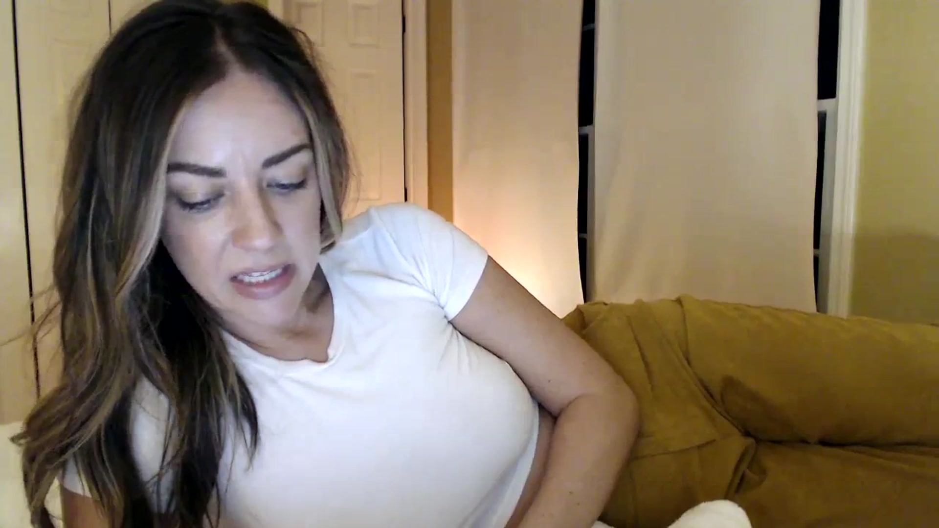 Gallery image thumbnail from DaniSendNudes's myfreecams stream on, 11/24/2023, 04:20 image 5 of 20