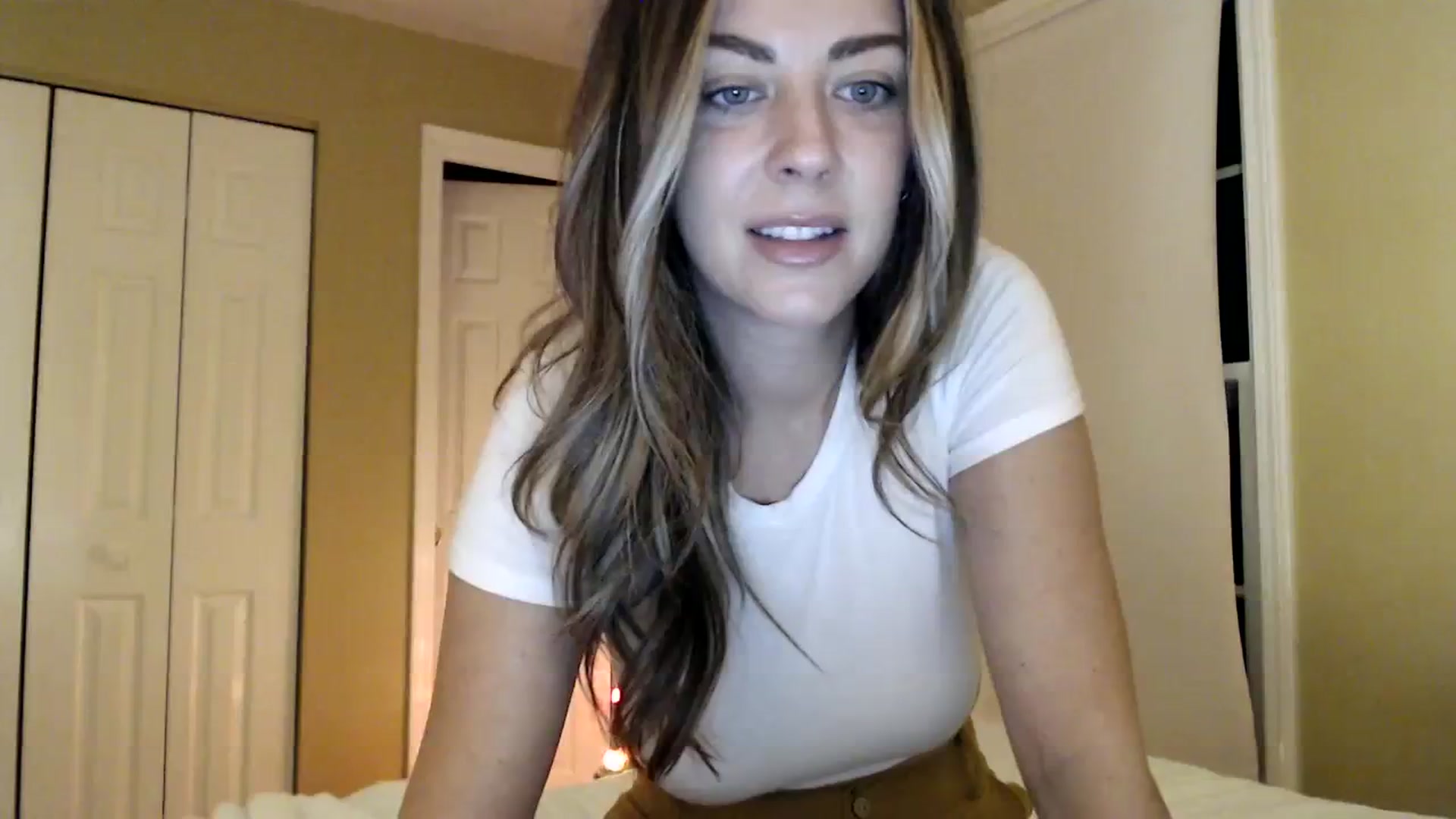 Gallery image thumbnail from DaniSendNudes's myfreecams stream on, 11/24/2023, 04:20 image 6 of 20