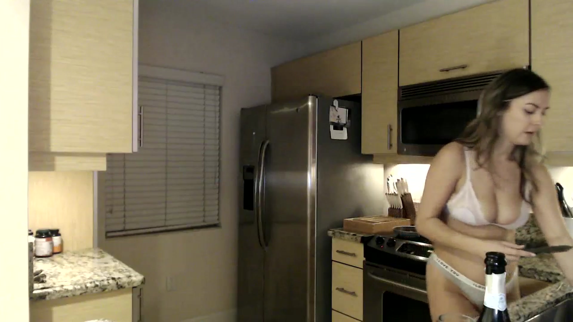 Gallery image thumbnail from DaniSendNudes's myfreecams stream on, 12/02/2023, 04:35 image 4 of 20