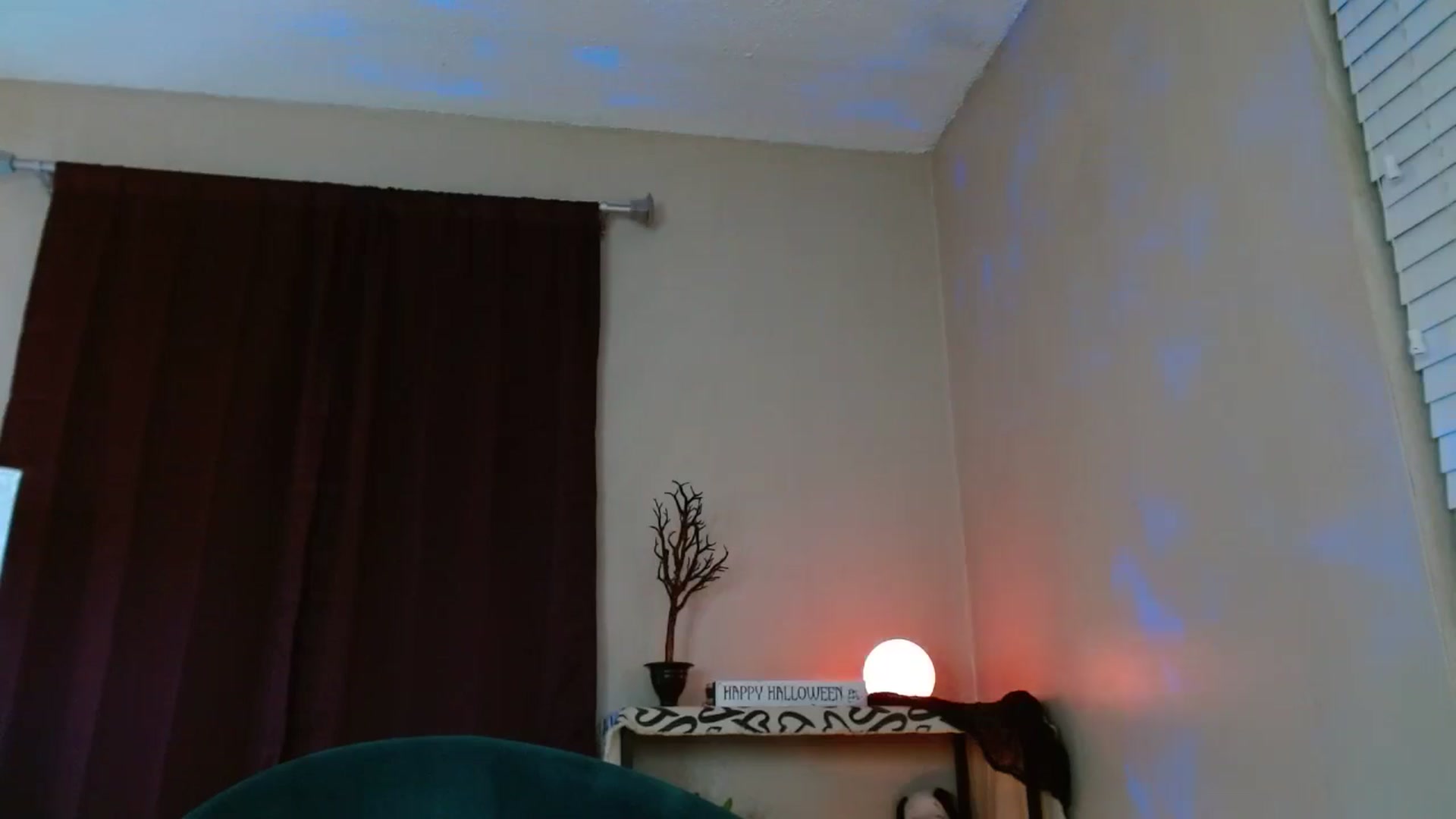 Gallery image thumbnail from DaniSlice's myfreecams stream on, 10/27/2024, 24:03 image 17 of 20