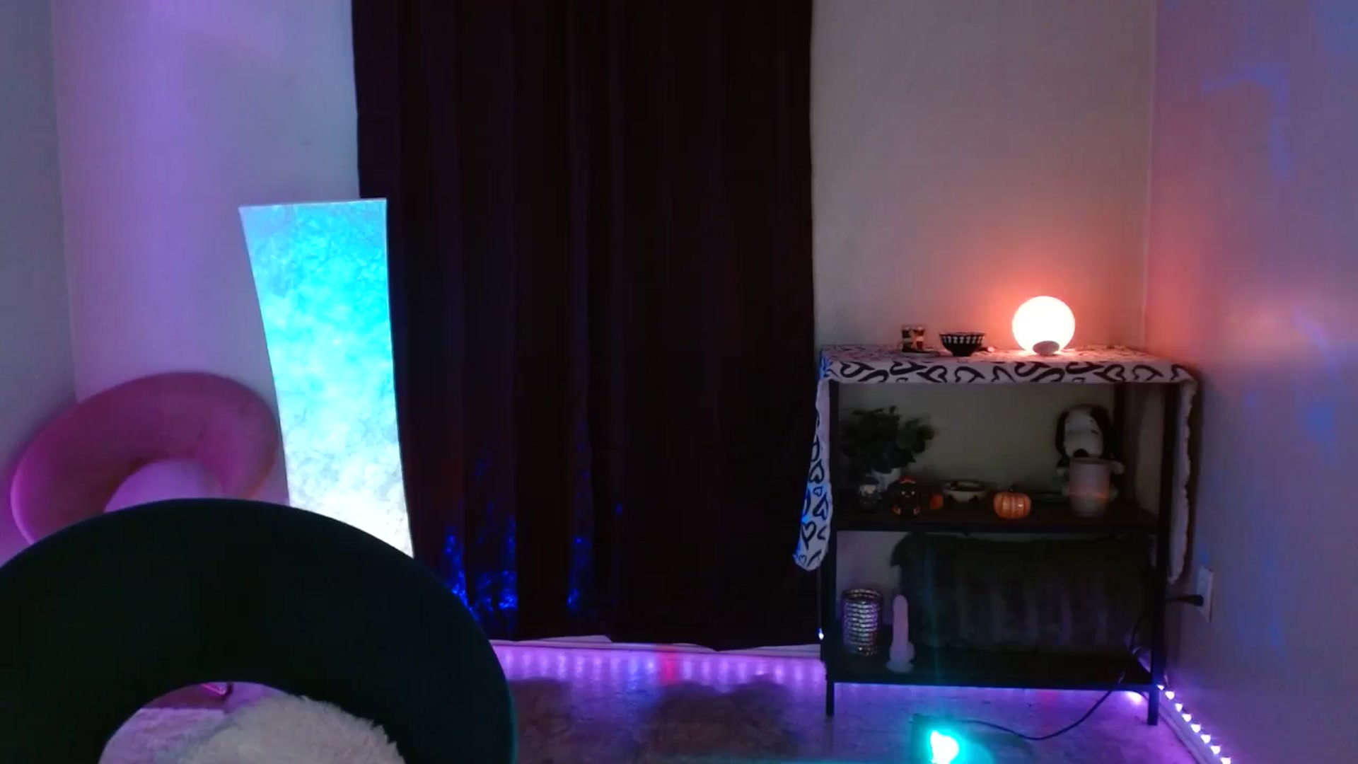 Gallery image thumbnail from DaniSlice's myfreecams stream on, 11/08/2024, 09:45 image 13 of 20