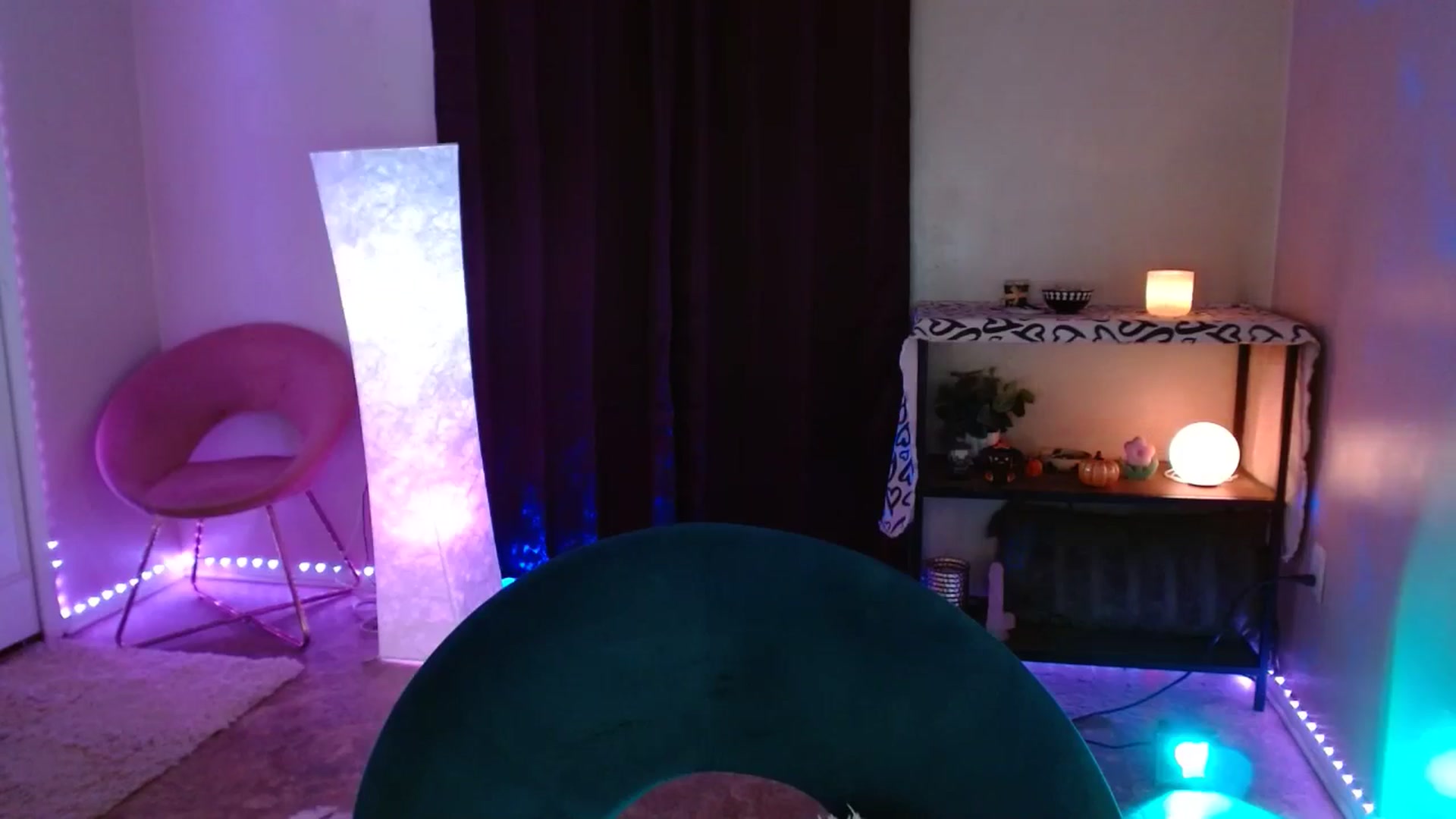 Gallery image thumbnail from DaniSlice's myfreecams stream on, 11/17/2024, 06:38 image 19 of 20