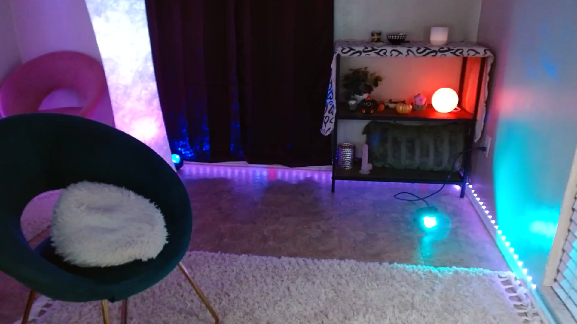 Gallery image thumbnail from DaniSlice's myfreecams stream on, 11/20/2024, 07:33 image 17 of 20