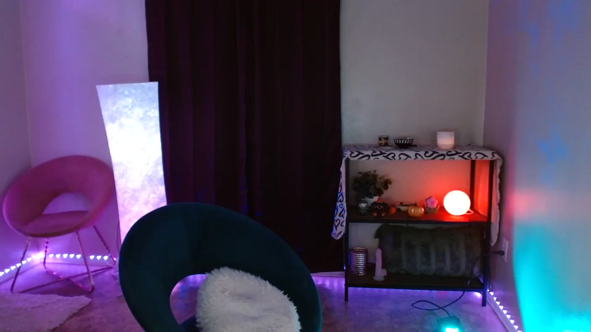 Gallery image thumbnail from DaniSlice's myfreecams stream on, 11/20/2024, 07:33 image 7 of 20