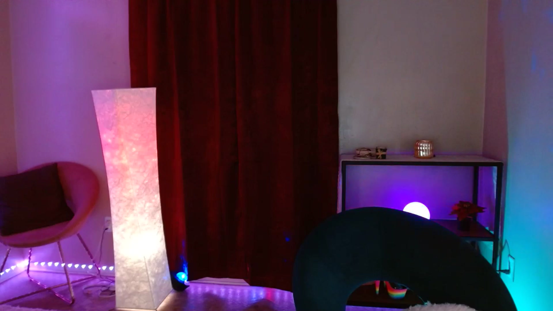 Gallery image thumbnail from DaniSlice's myfreecams stream on, 01/04/2025, 07:10 image 16 of 20