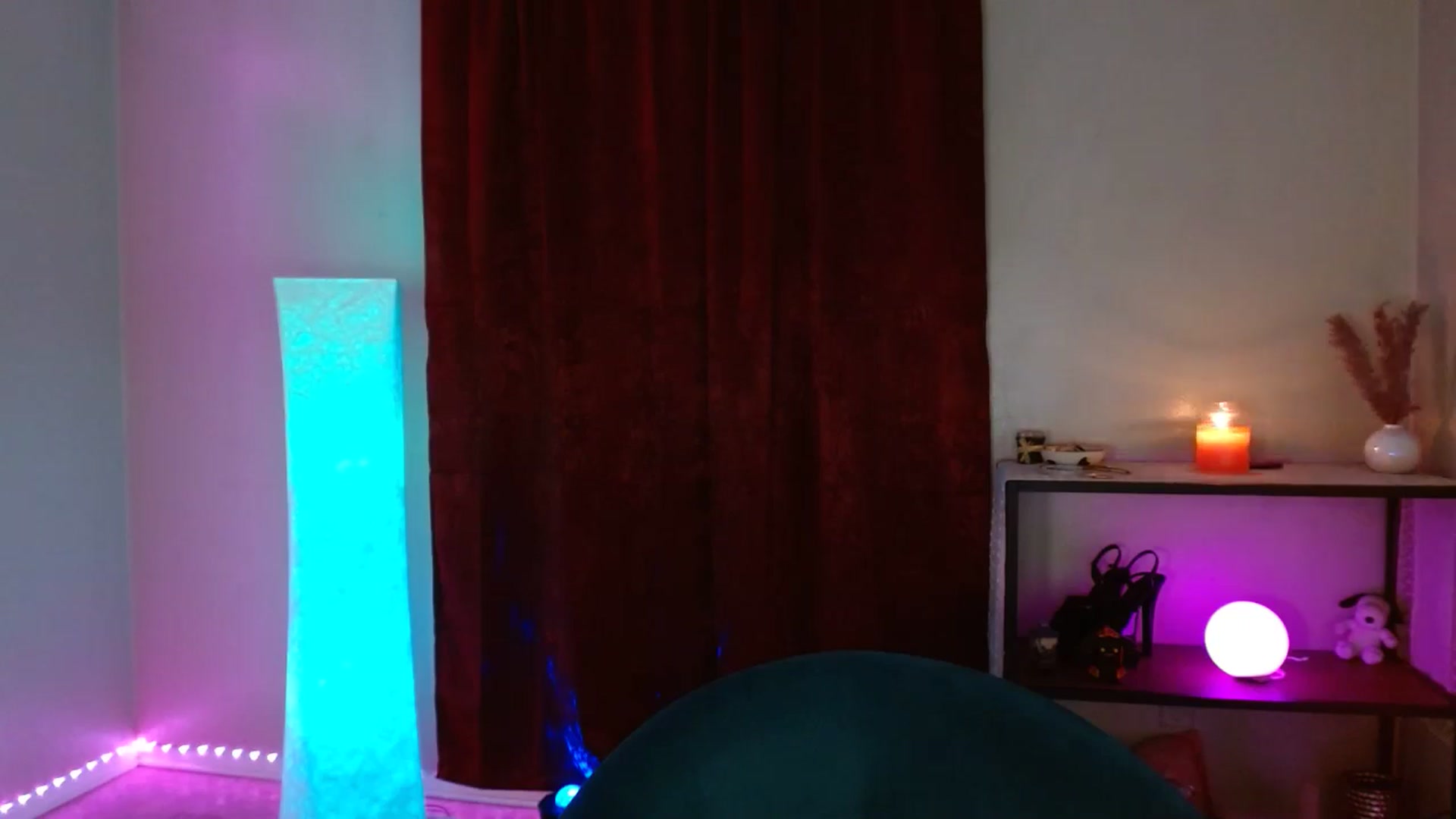 Gallery image thumbnail from DaniSlice's myfreecams stream on, 03/12/2025, 24:08 image 18 of 20