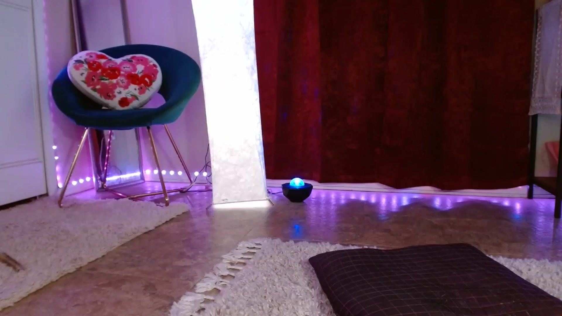 Gallery image thumbnail from DaniSlice's myfreecams stream on, 04/21/2025, 10:47 image 14 of 20